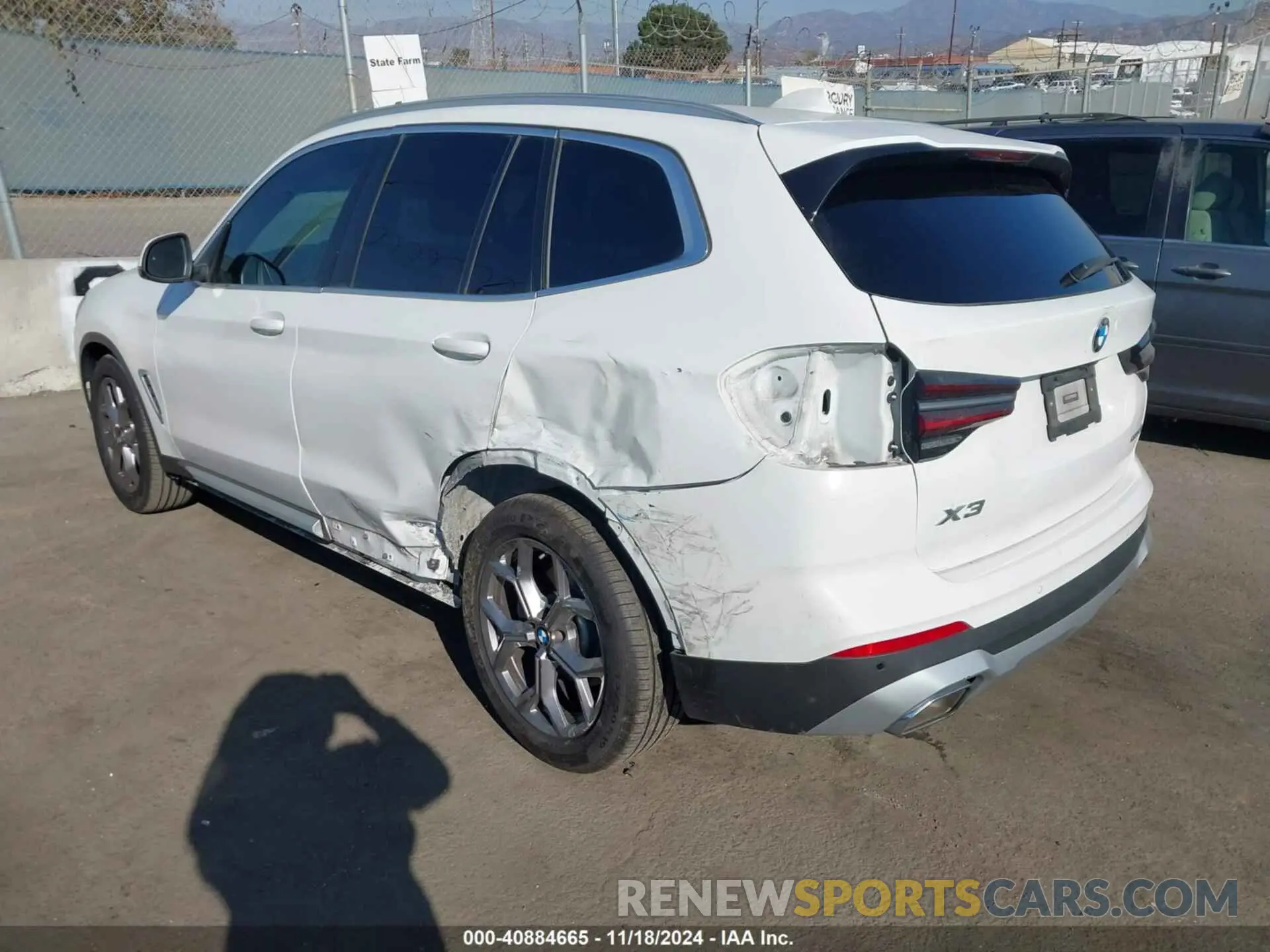 3 Photograph of a damaged car 5UX43DP07P9N54744 BMW X3 2023
