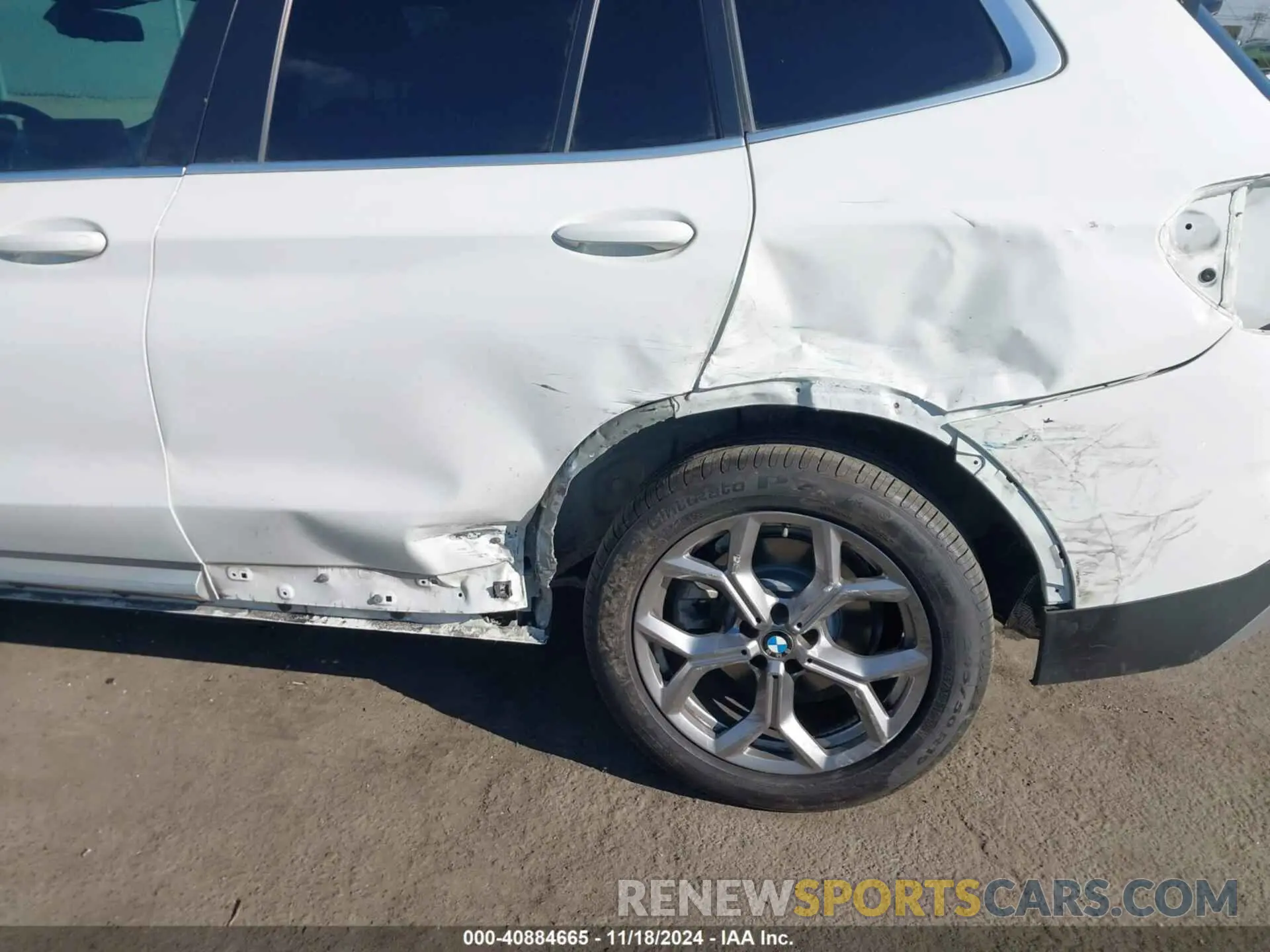 6 Photograph of a damaged car 5UX43DP07P9N54744 BMW X3 2023