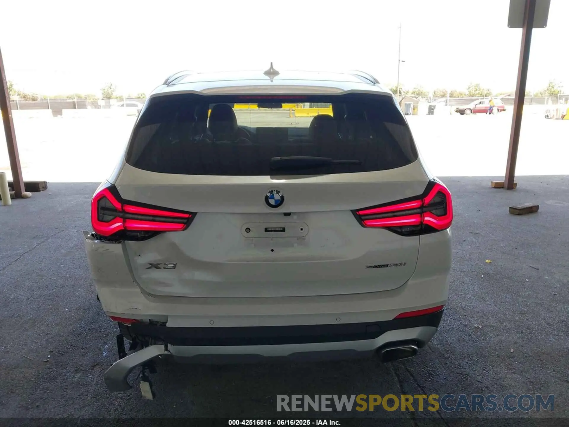 16 Photograph of a damaged car 5UX43DP07P9N78249 BMW X3 2023