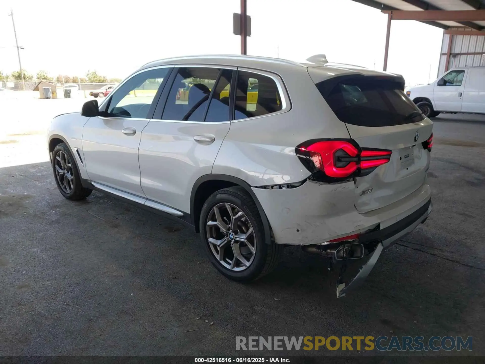 3 Photograph of a damaged car 5UX43DP07P9N78249 BMW X3 2023