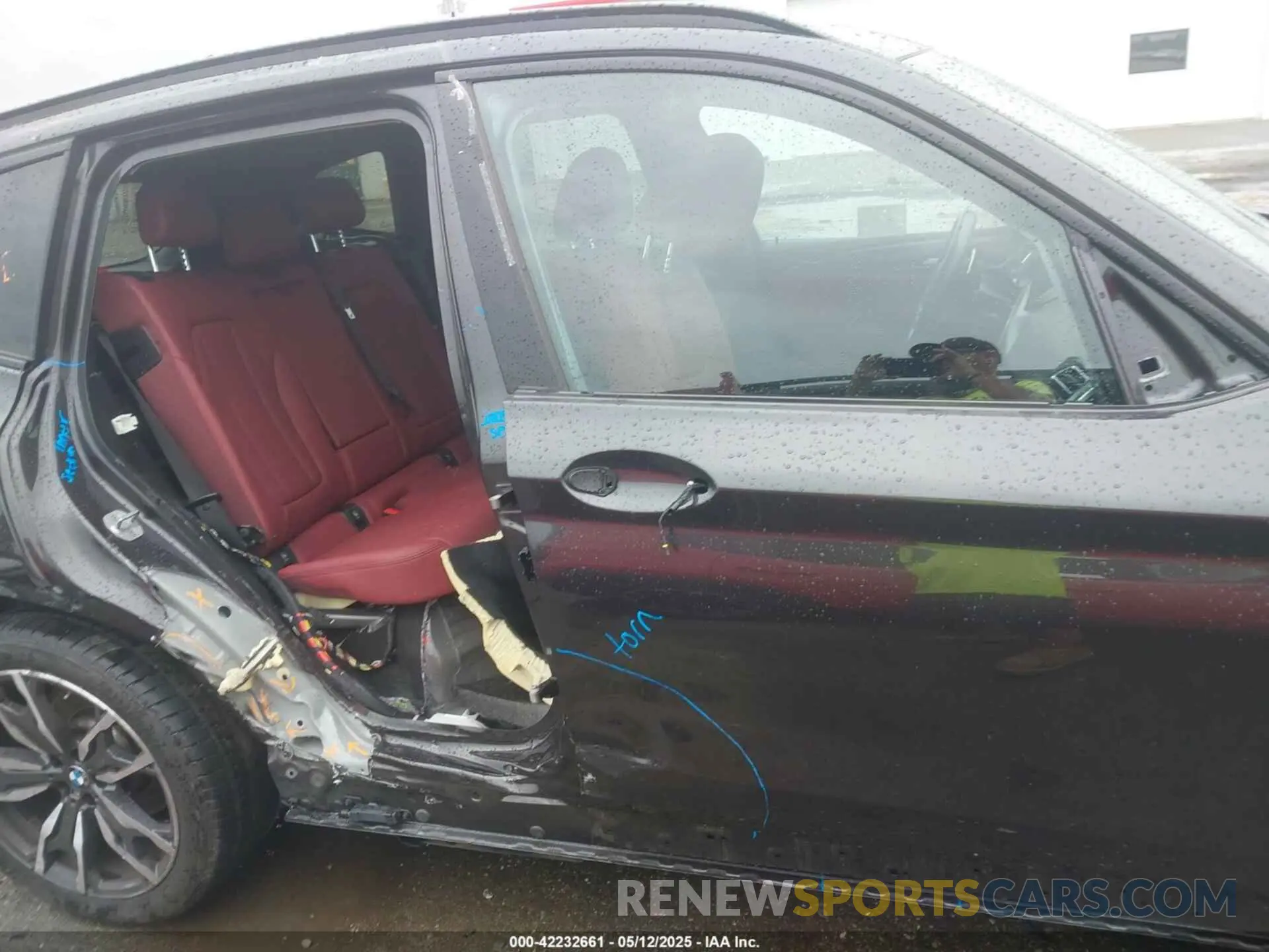 14 Photograph of a damaged car 5UX43DP08P9R46065 BMW X3 2023