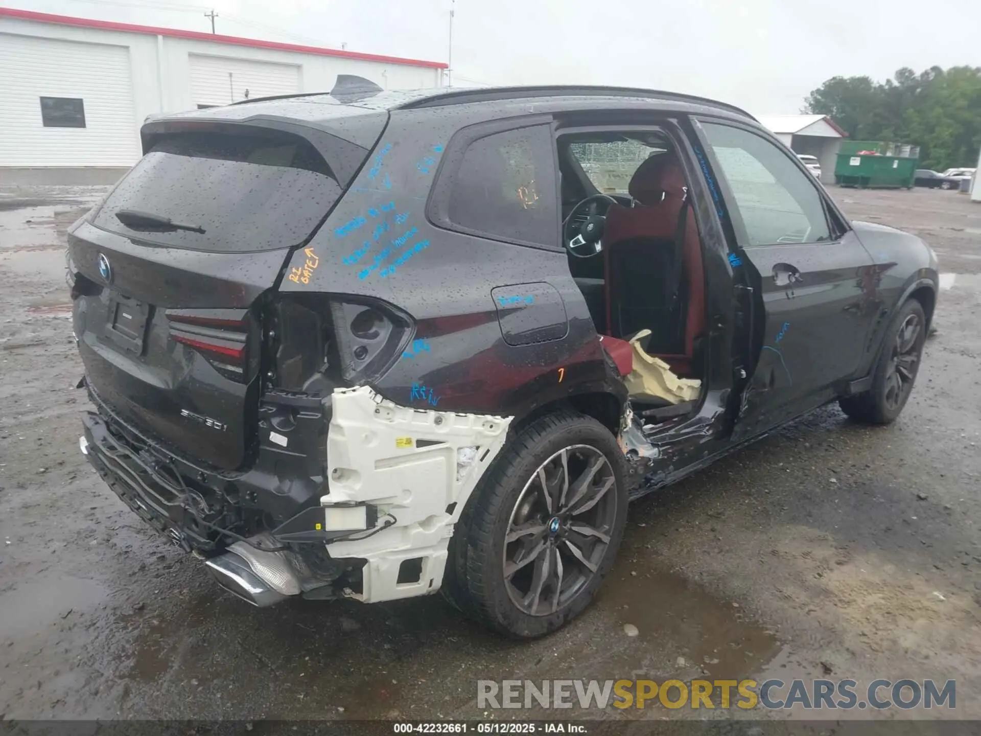 4 Photograph of a damaged car 5UX43DP08P9R46065 BMW X3 2023