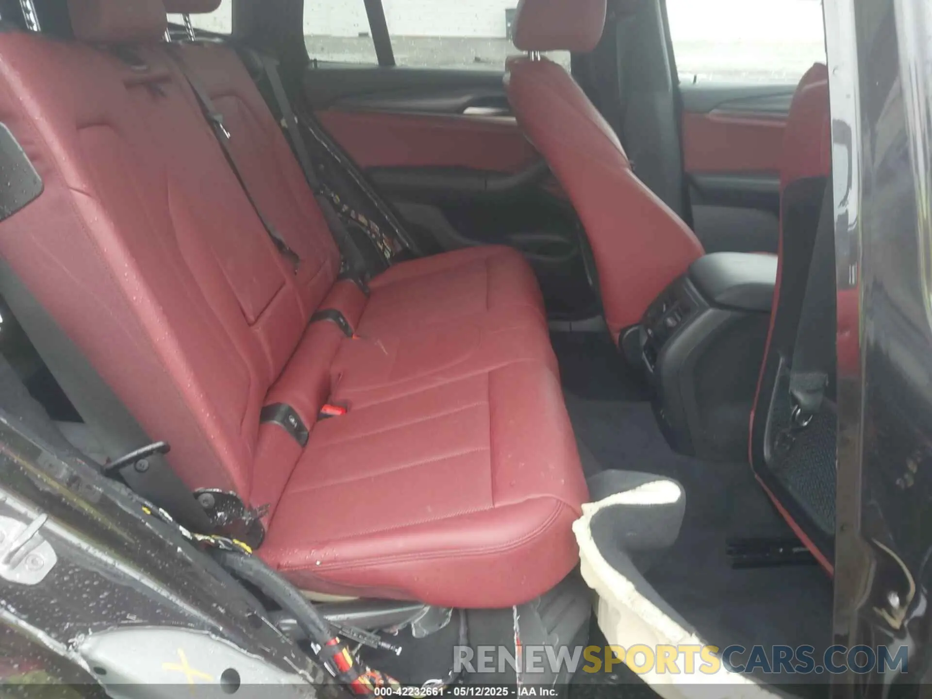8 Photograph of a damaged car 5UX43DP08P9R46065 BMW X3 2023