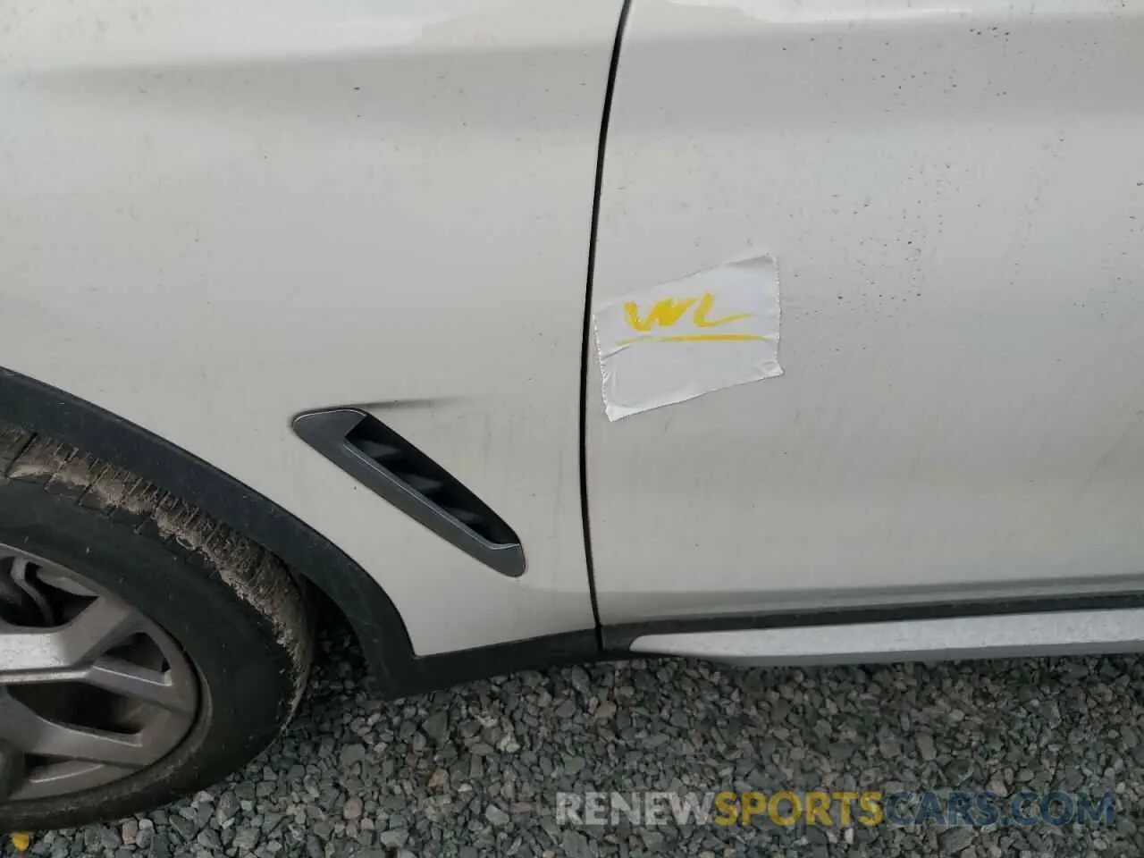12 Photograph of a damaged car 5UX43DP08P9S90109 BMW X3 2023