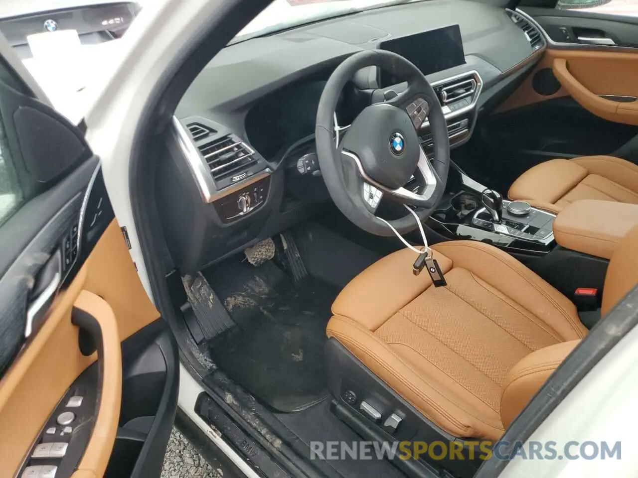 8 Photograph of a damaged car 5UX43DP08P9S90109 BMW X3 2023
