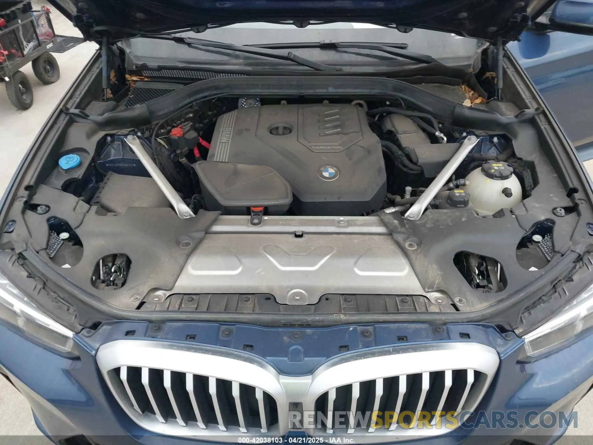 10 Photograph of a damaged car 5UX43DP09P9N67012 BMW X3 2023