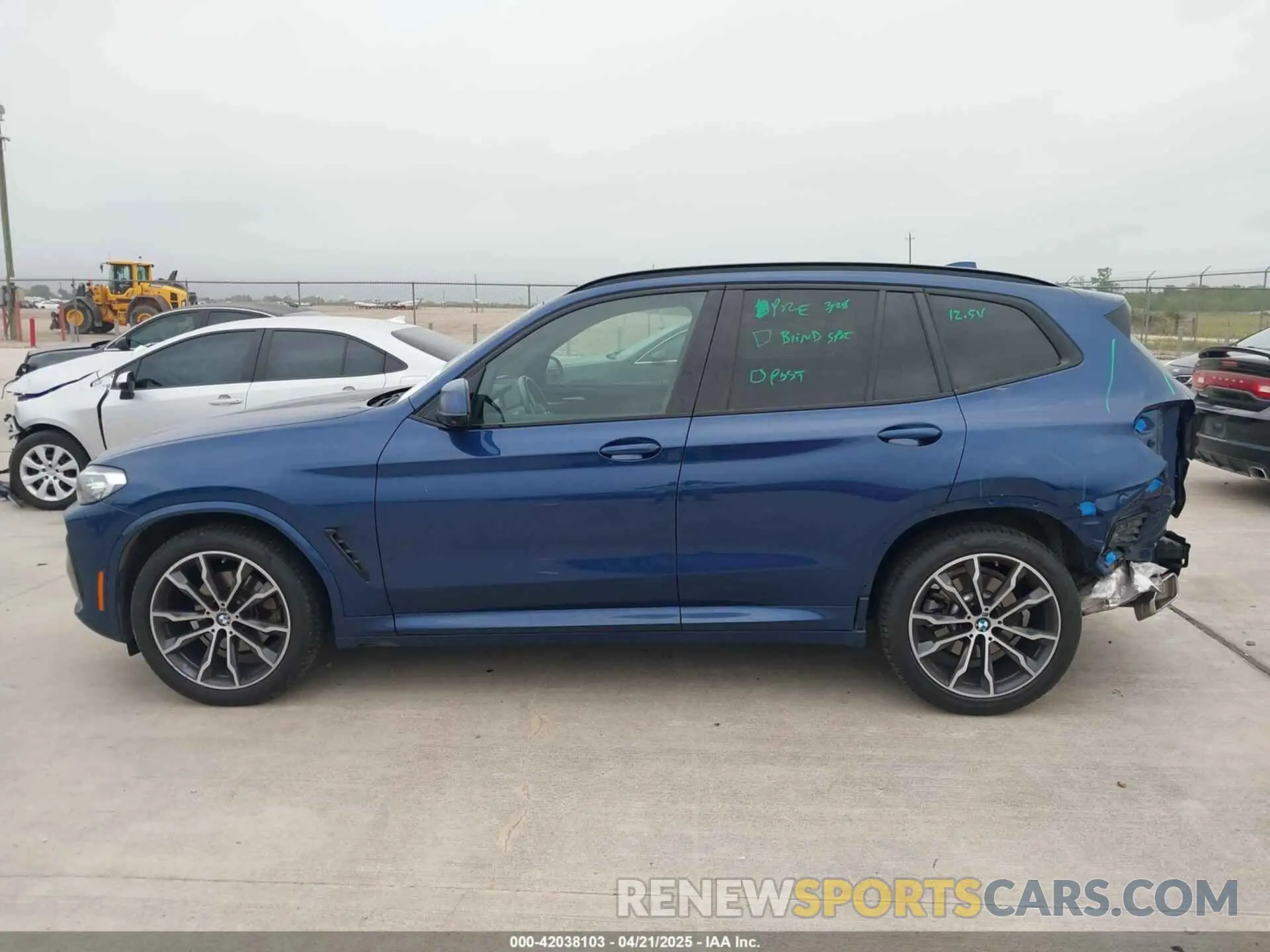15 Photograph of a damaged car 5UX43DP09P9N67012 BMW X3 2023