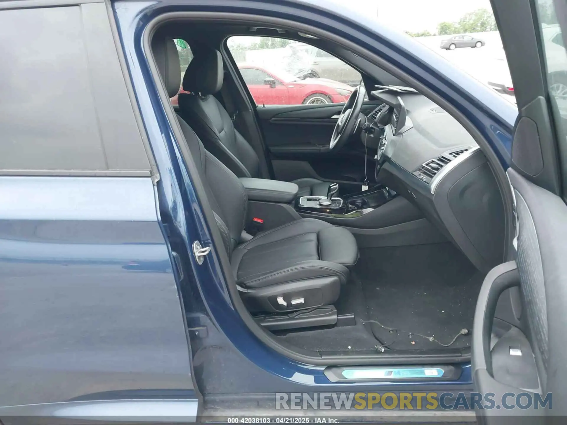 5 Photograph of a damaged car 5UX43DP09P9N67012 BMW X3 2023