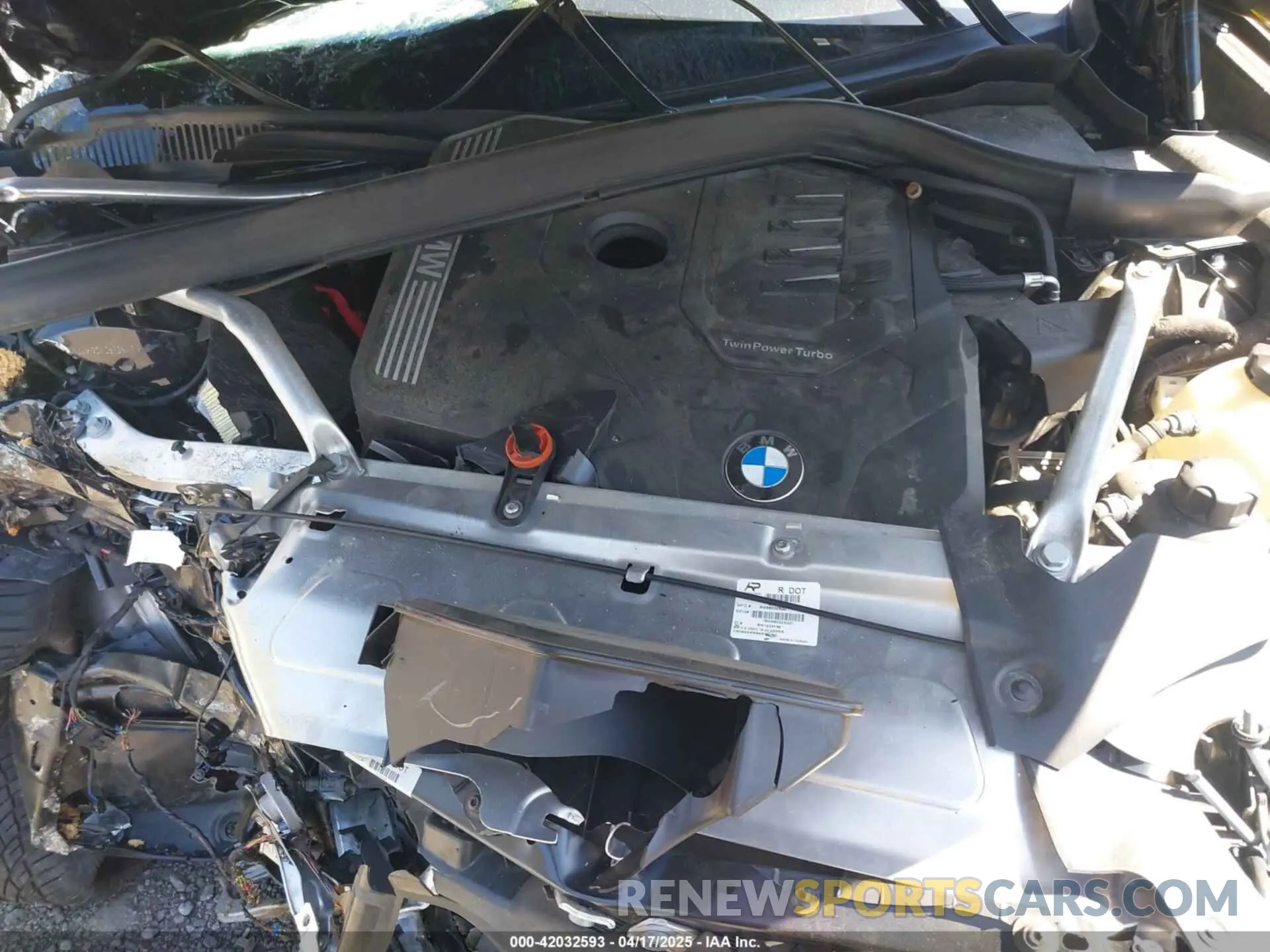 10 Photograph of a damaged car 5UX43DP09P9S19632 BMW X3 2023