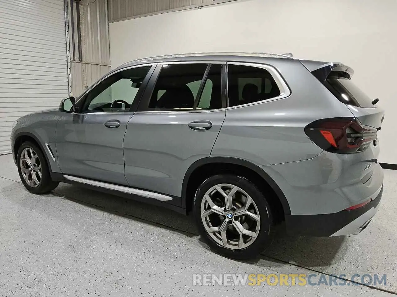 2 Photograph of a damaged car 5UX43DP09P9S77935 BMW X3 2023