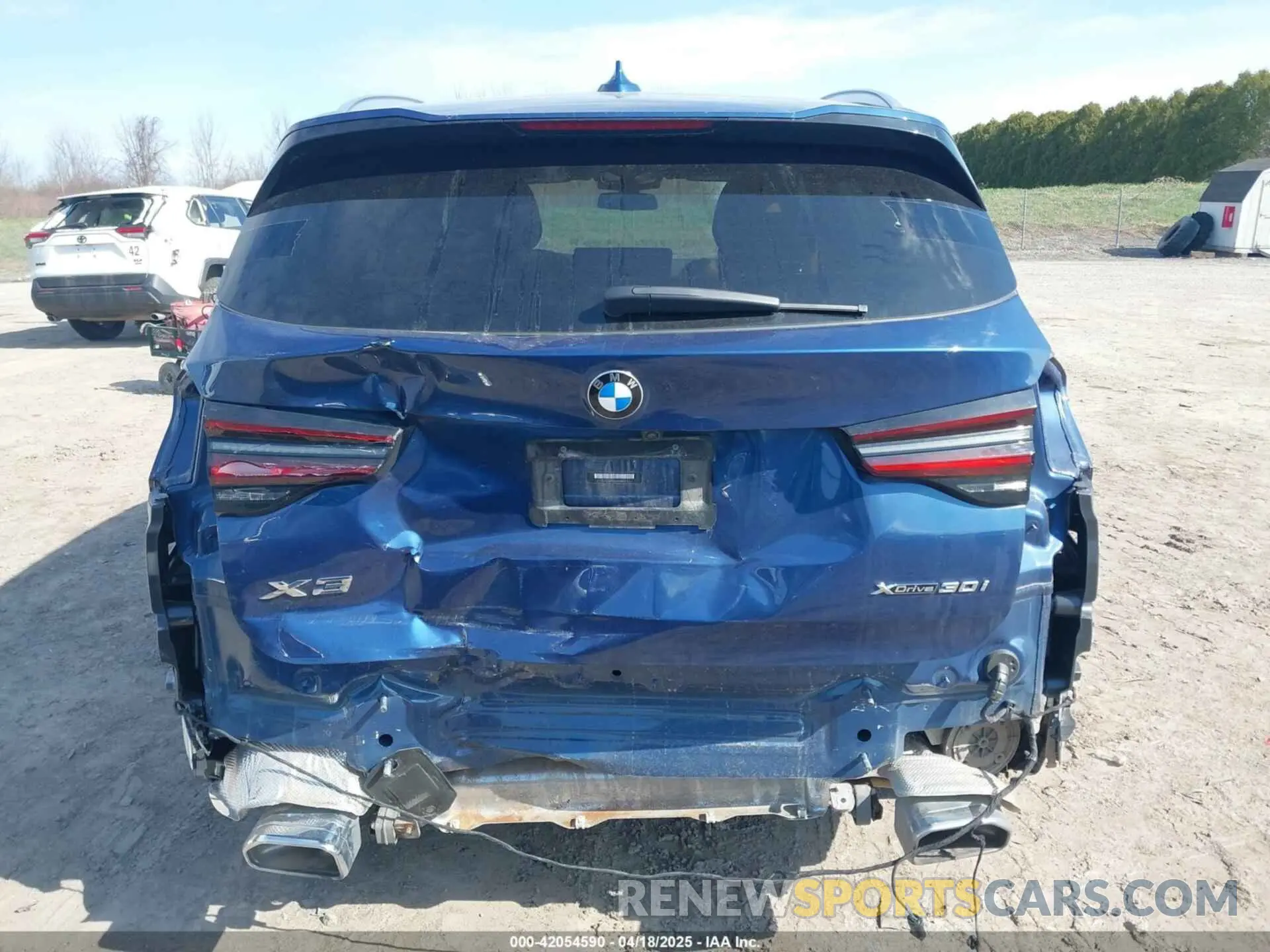 17 Photograph of a damaged car 5UX53DP00P9R59770 BMW X3 2023