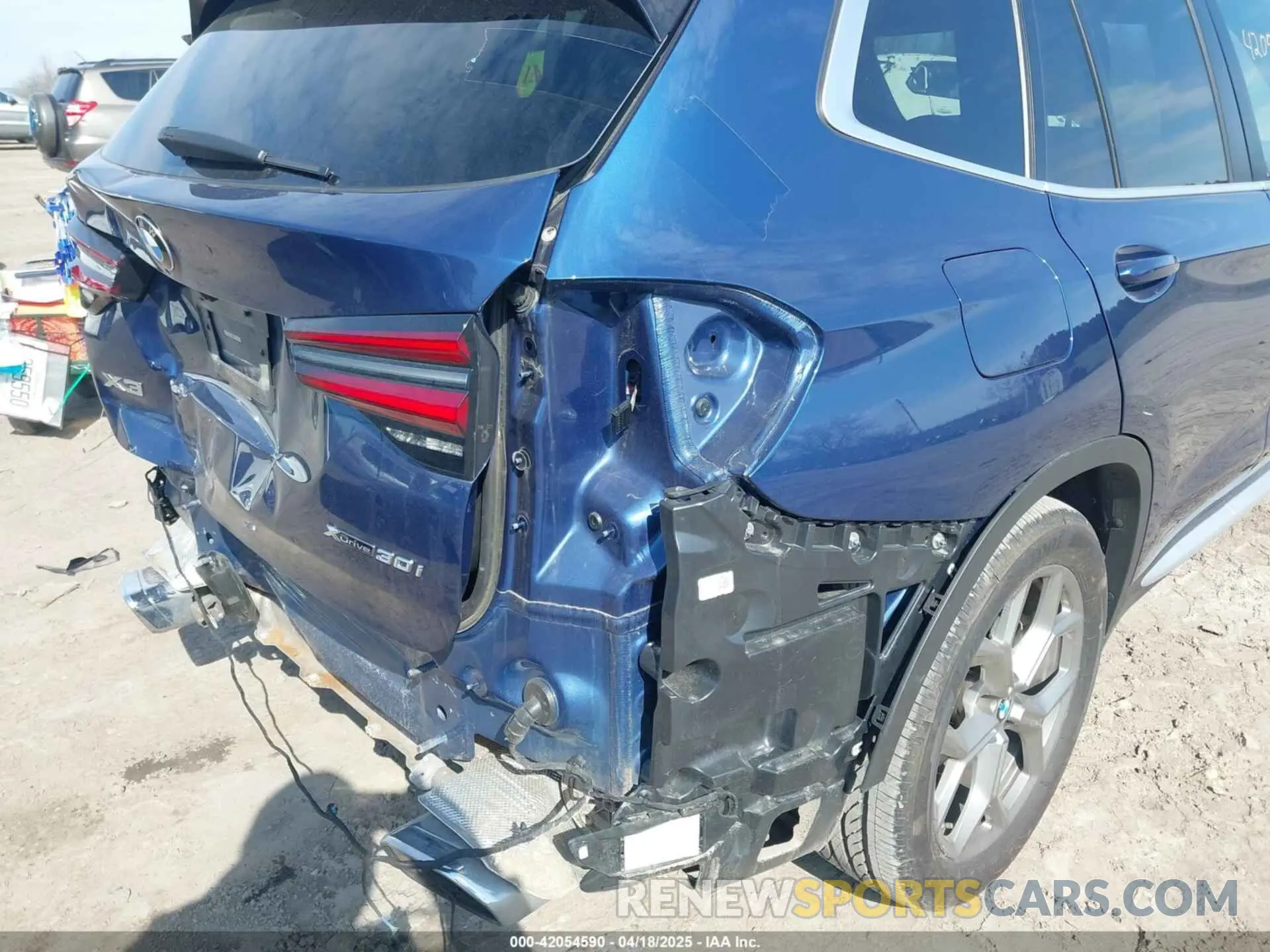 19 Photograph of a damaged car 5UX53DP00P9R59770 BMW X3 2023