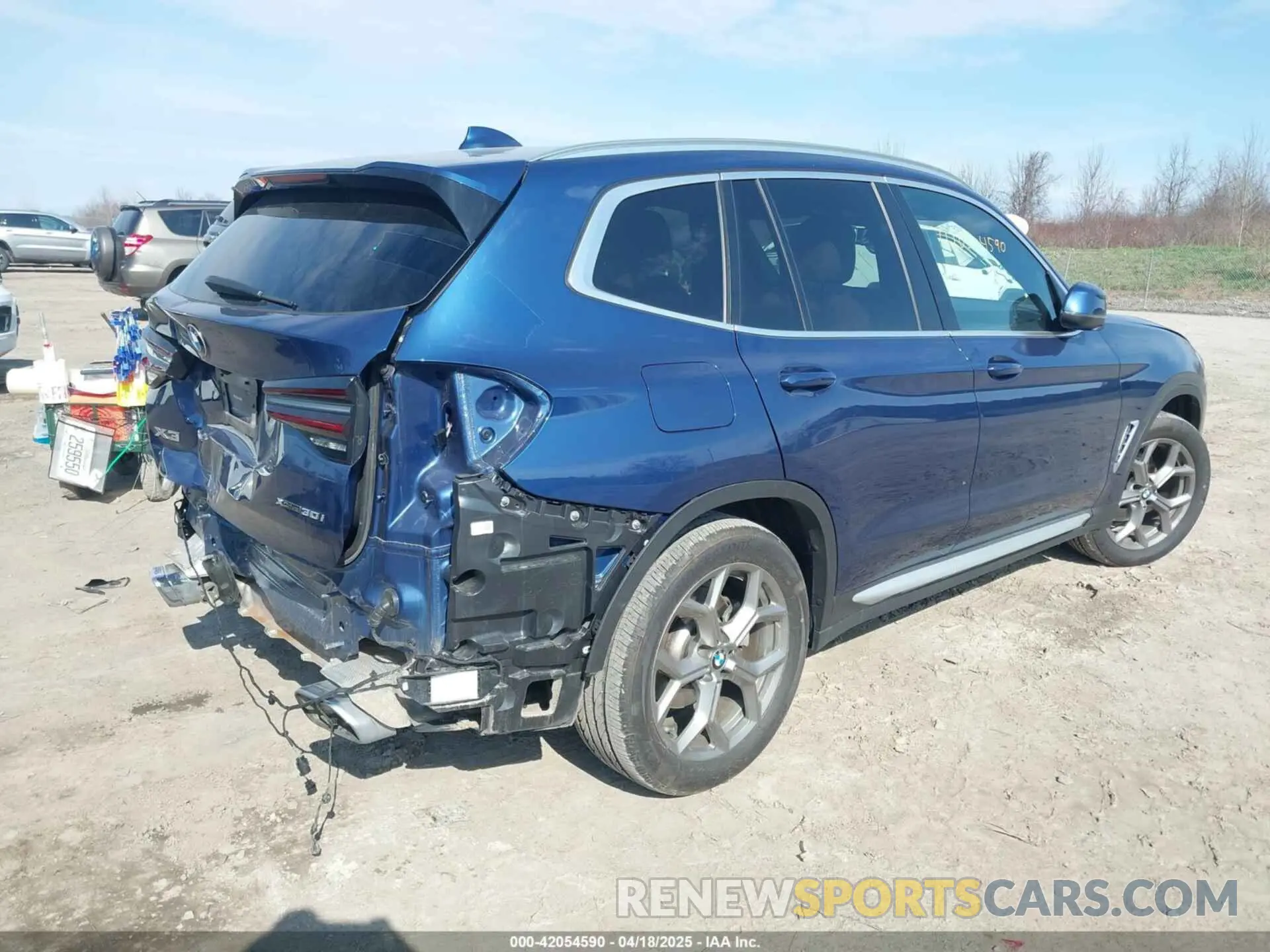 4 Photograph of a damaged car 5UX53DP00P9R59770 BMW X3 2023