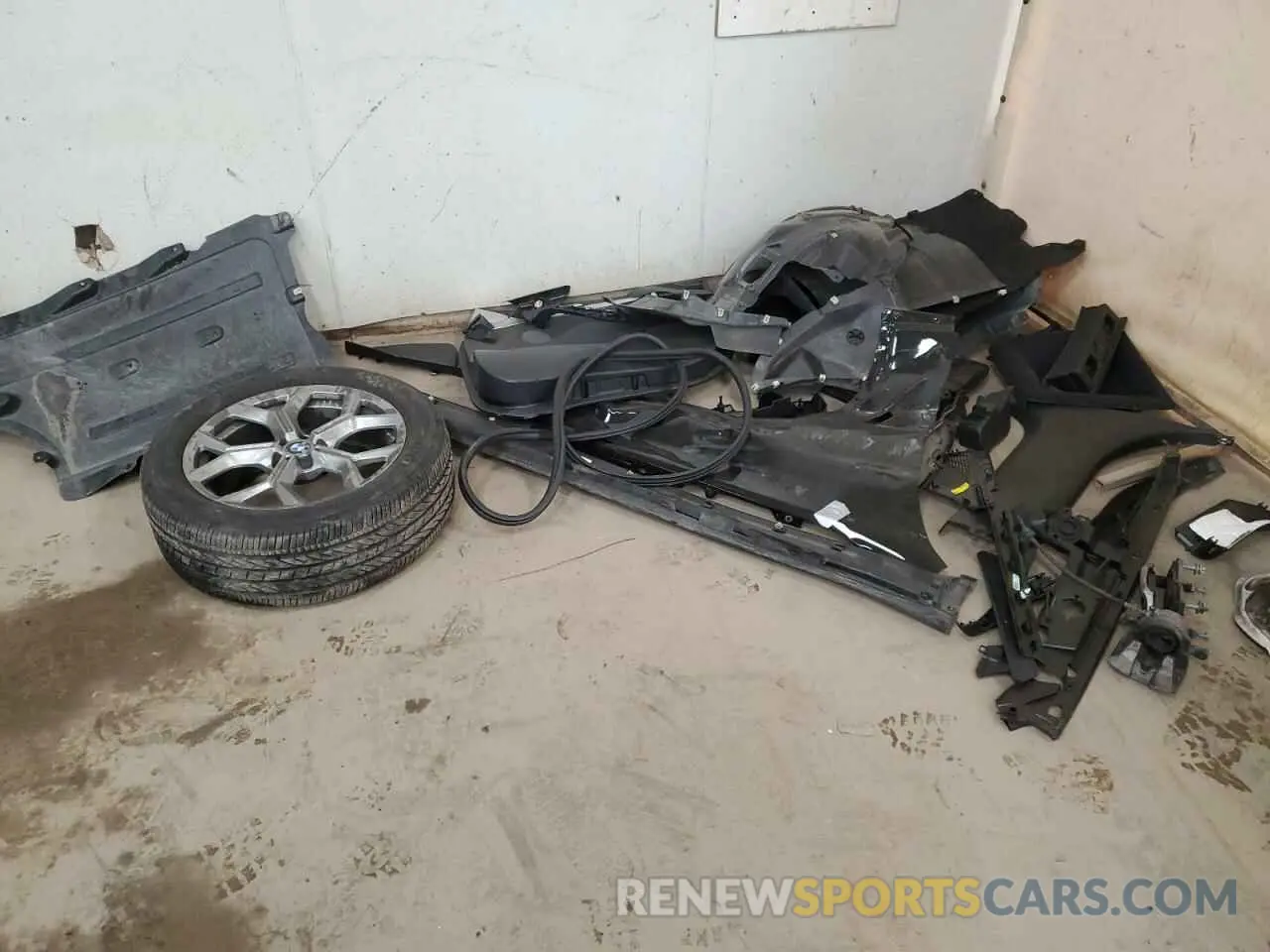 13 Photograph of a damaged car 5UX53DP00P9S71445 BMW X3 2023