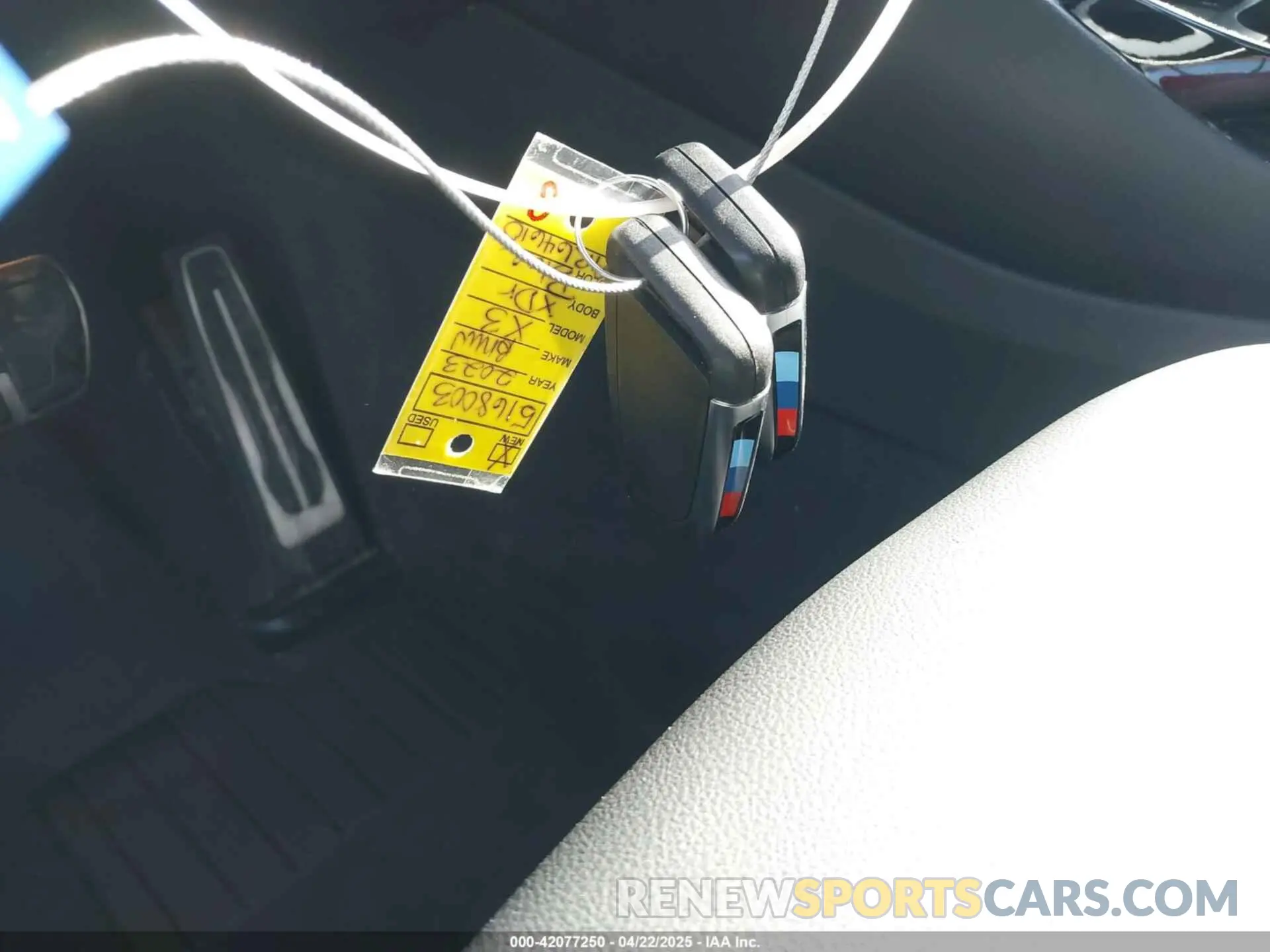 11 Photograph of a damaged car 5UX53DP03P9R64610 BMW X3 2023