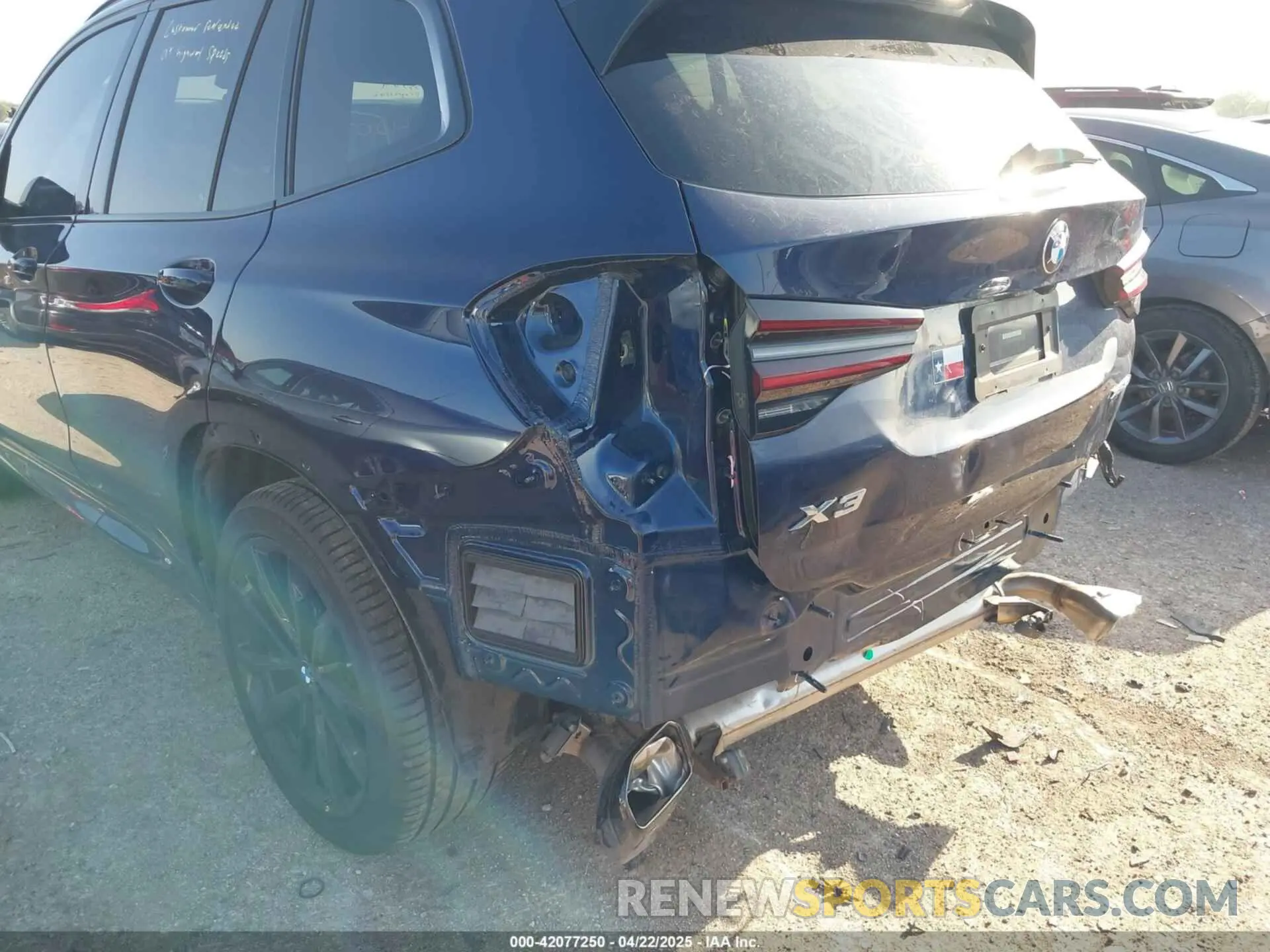 17 Photograph of a damaged car 5UX53DP03P9R64610 BMW X3 2023