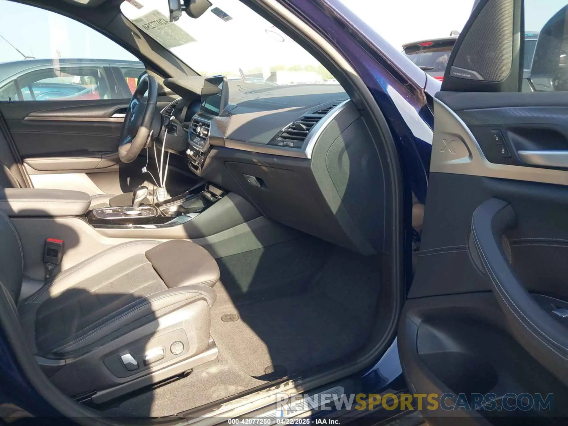 5 Photograph of a damaged car 5UX53DP03P9R64610 BMW X3 2023