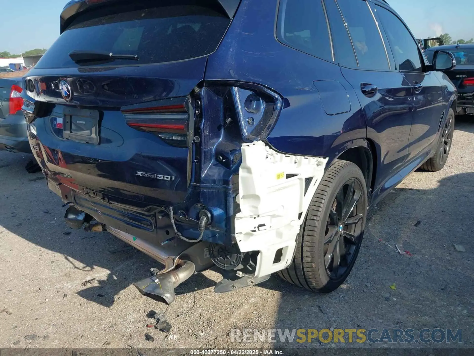 6 Photograph of a damaged car 5UX53DP03P9R64610 BMW X3 2023
