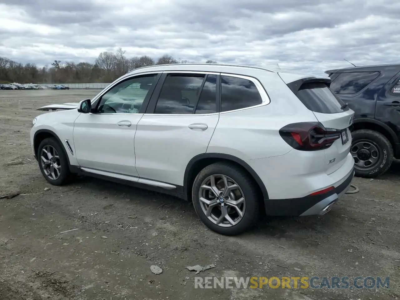 2 Photograph of a damaged car 5UX53DP03P9S05083 BMW X3 2023