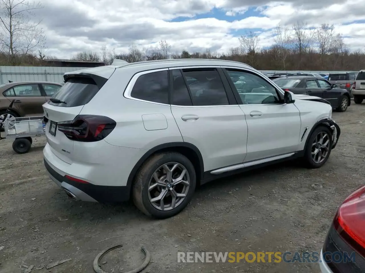 3 Photograph of a damaged car 5UX53DP03P9S05083 BMW X3 2023