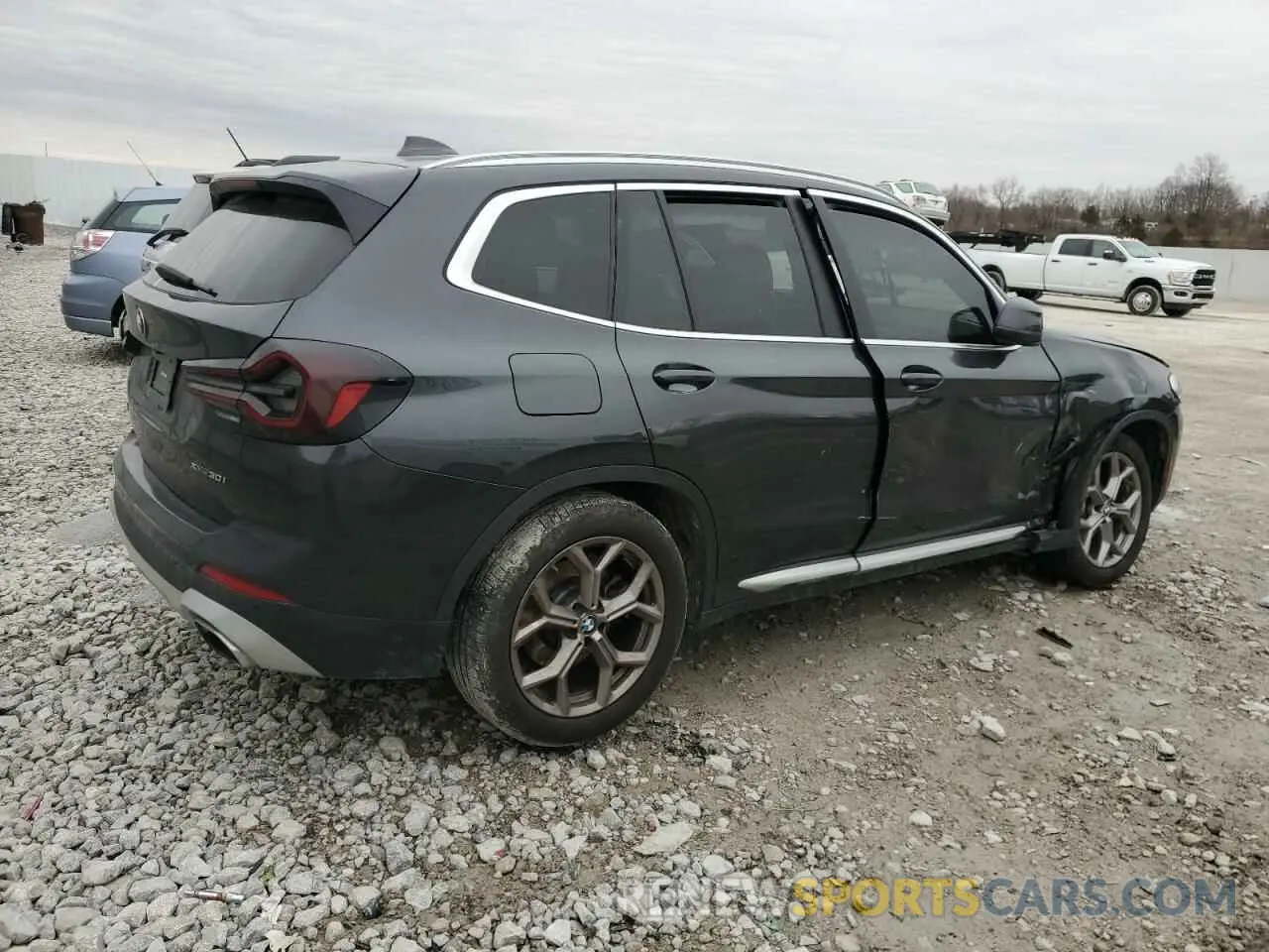 3 Photograph of a damaged car 5UX53DP04P9N51157 BMW X3 2023