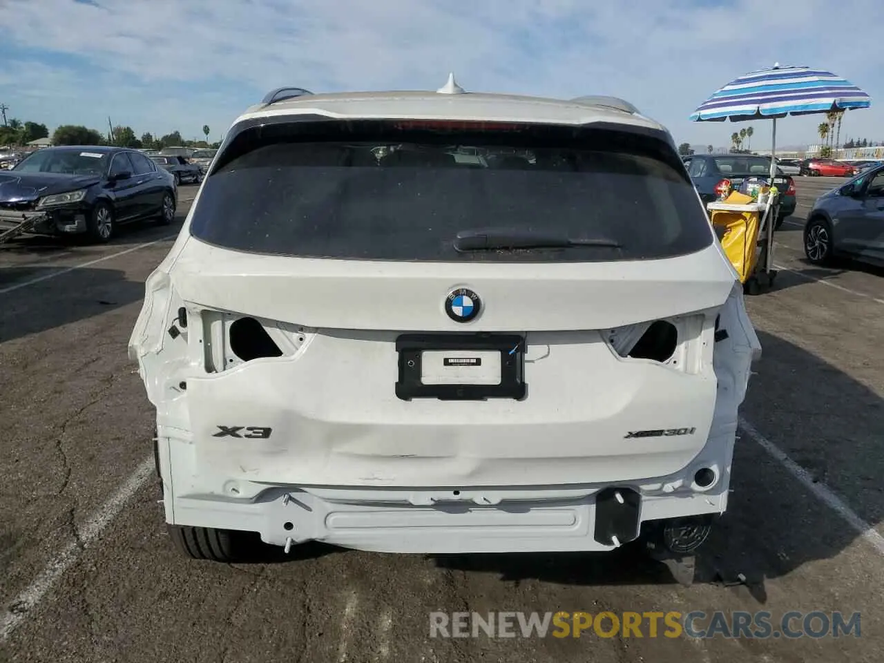 6 Photograph of a damaged car 5UX53DP04P9P09691 BMW X3 2023