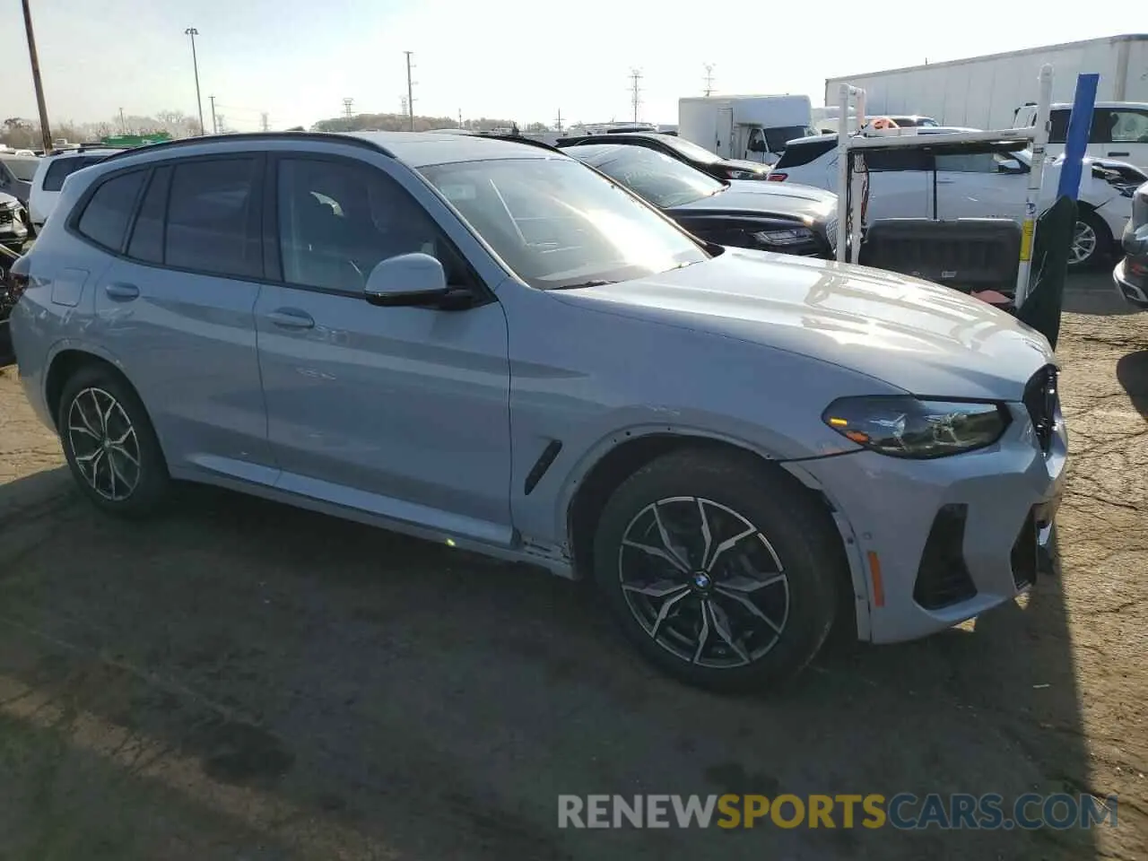 4 Photograph of a damaged car 5UX53DP05P9S19230 BMW X3 2023