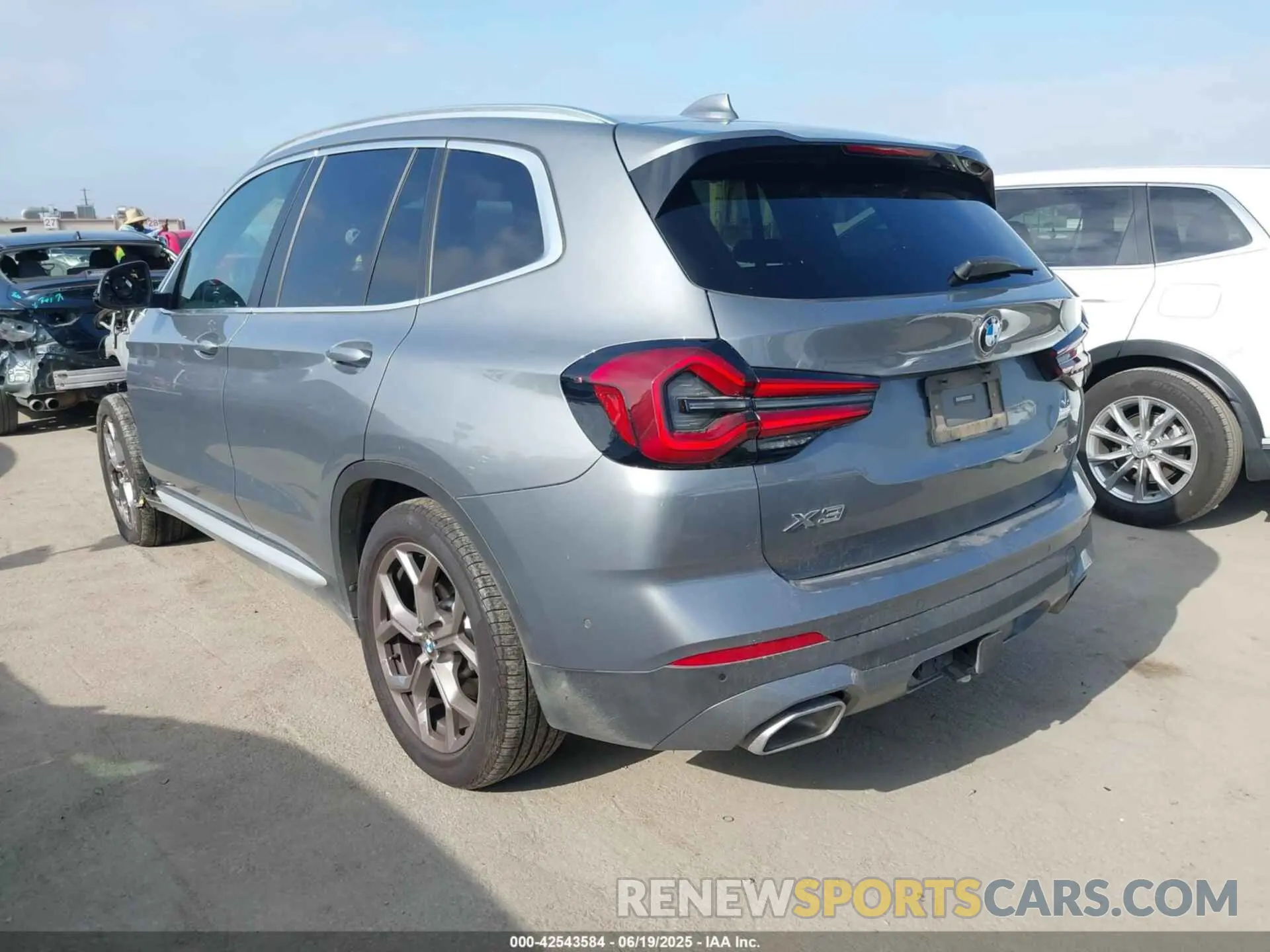 3 Photograph of a damaged car 5UX53DP06P9R51057 BMW X3 2023
