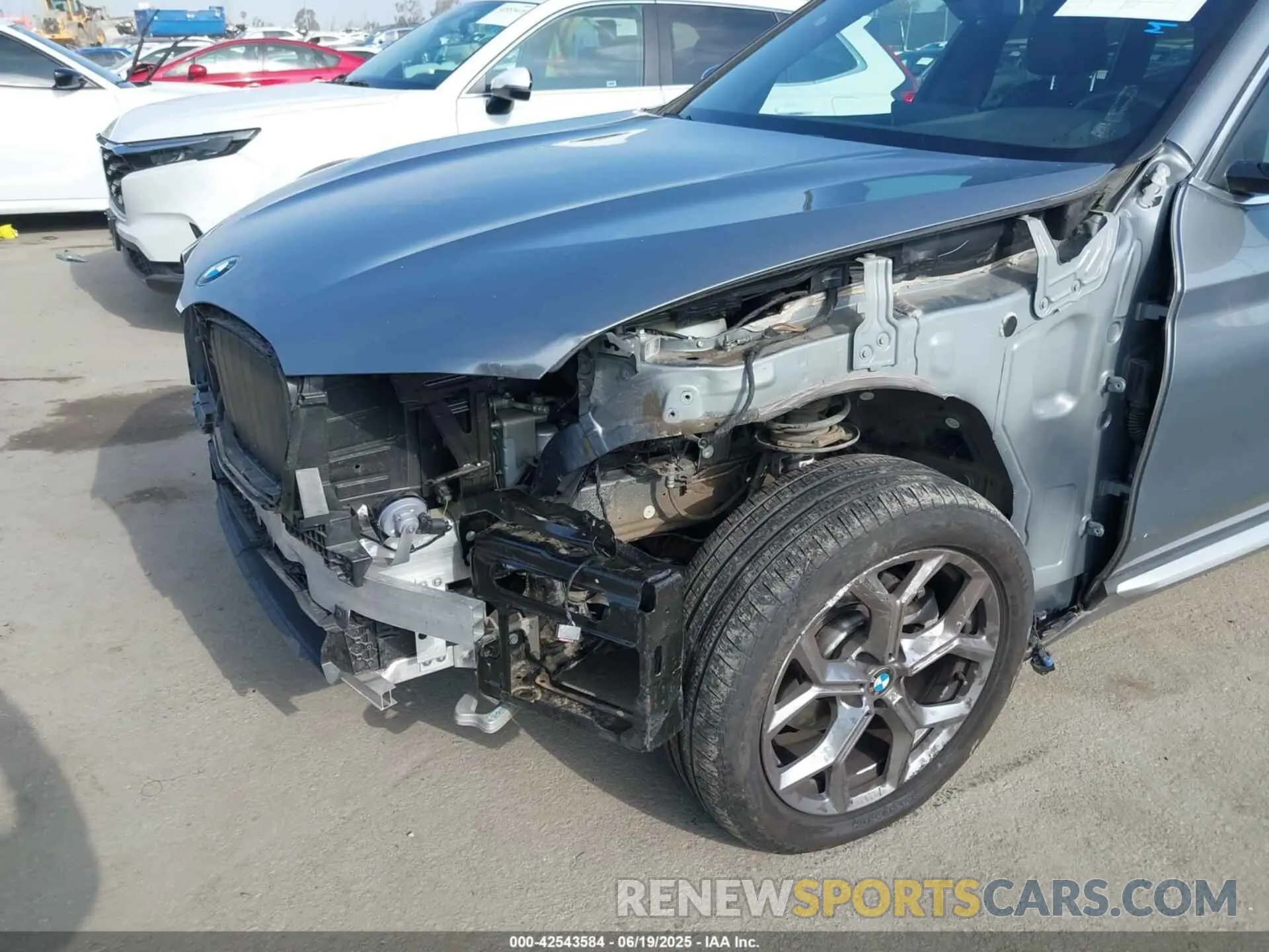 6 Photograph of a damaged car 5UX53DP06P9R51057 BMW X3 2023