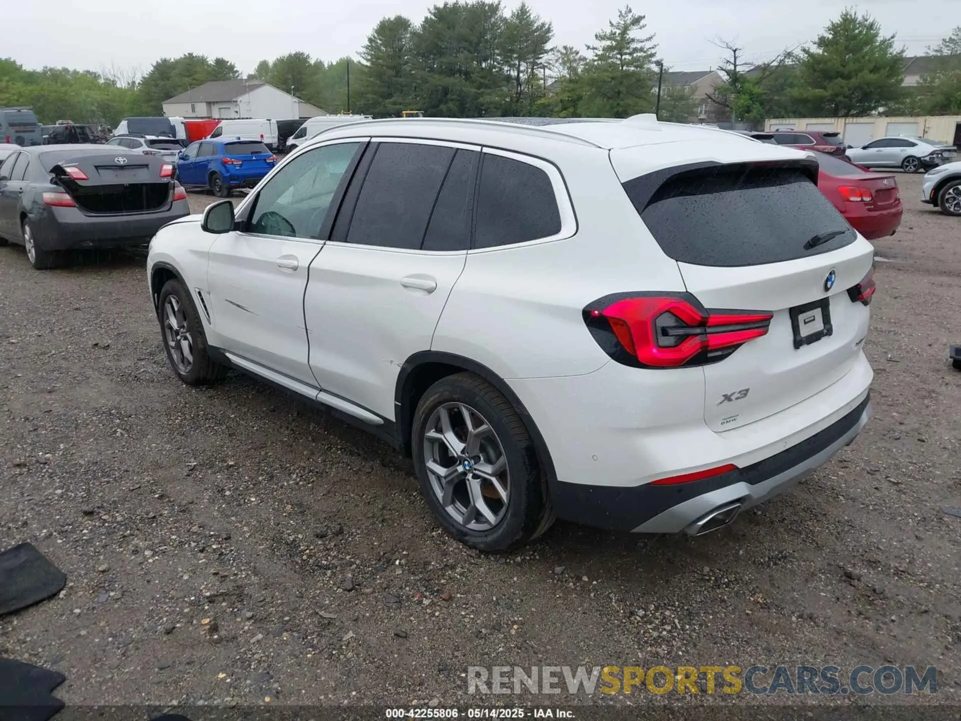 3 Photograph of a damaged car 5UX53DP06P9S88542 BMW X3 2023