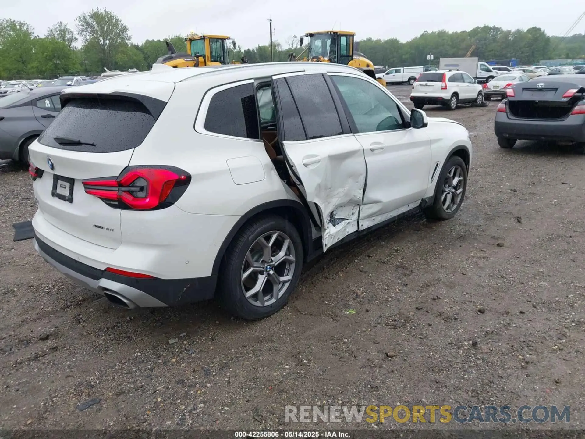 4 Photograph of a damaged car 5UX53DP06P9S88542 BMW X3 2023