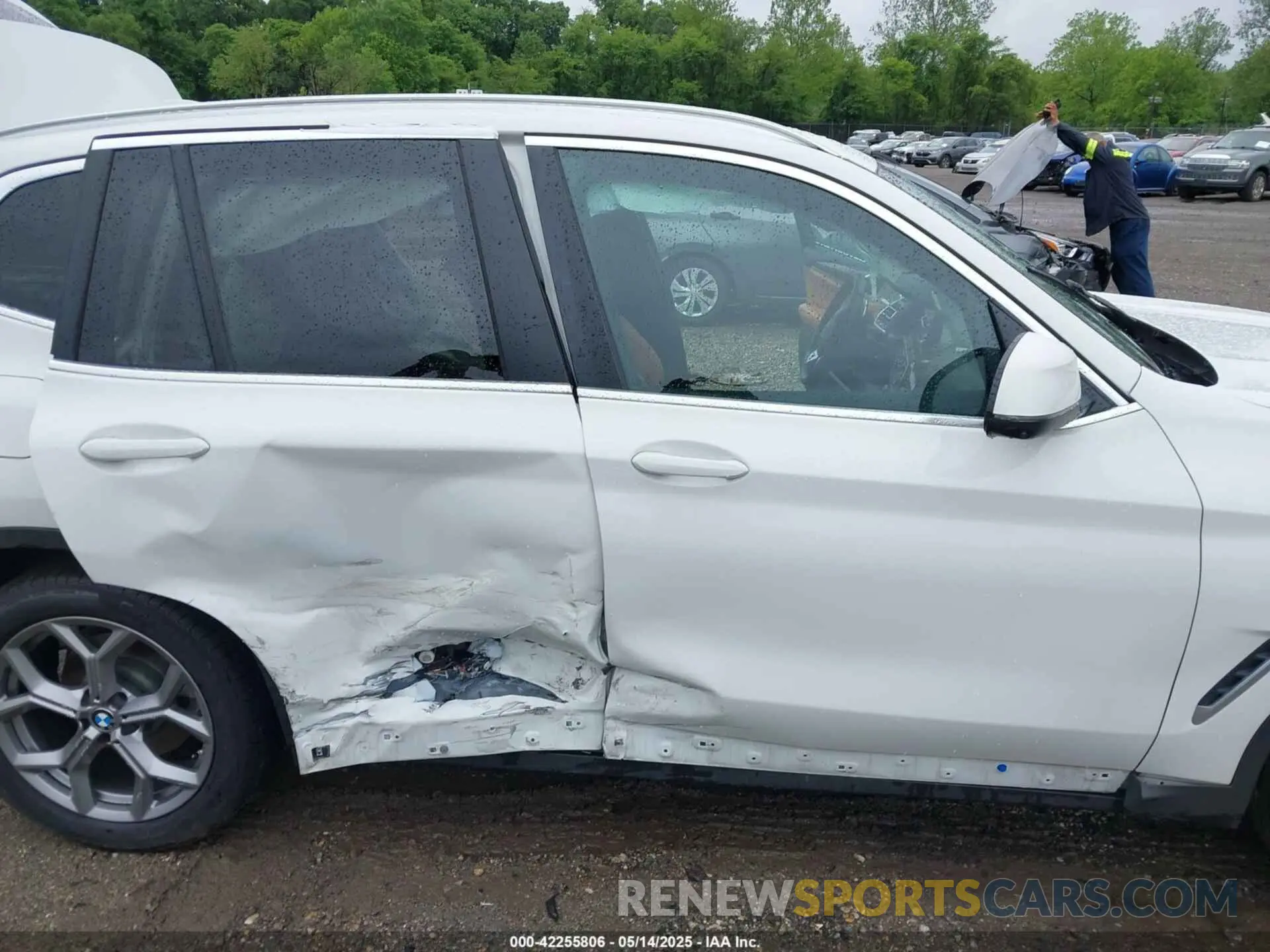 6 Photograph of a damaged car 5UX53DP06P9S88542 BMW X3 2023