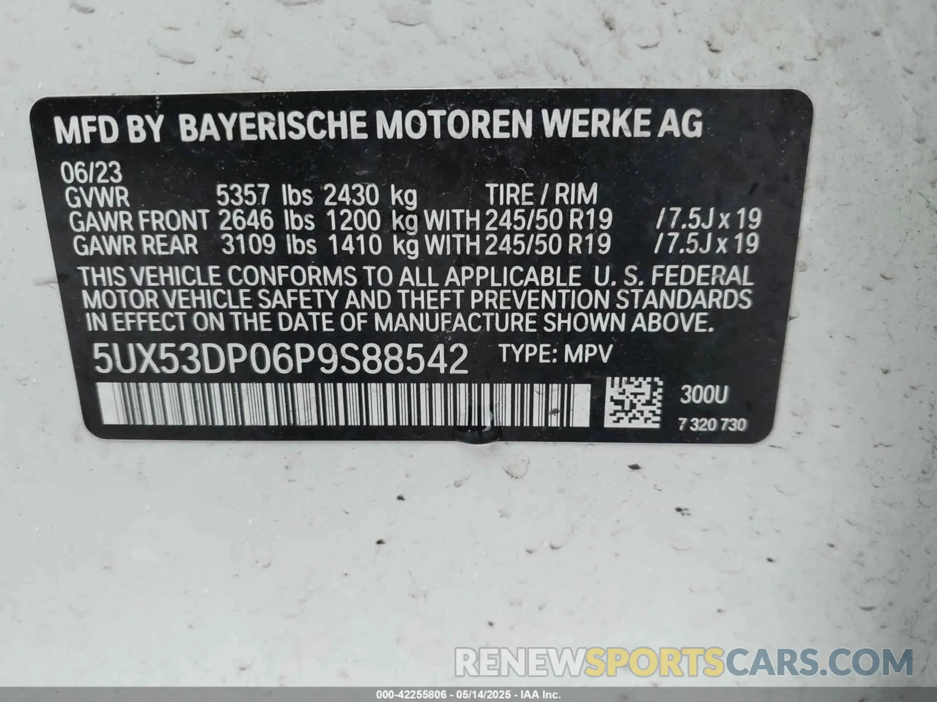 9 Photograph of a damaged car 5UX53DP06P9S88542 BMW X3 2023