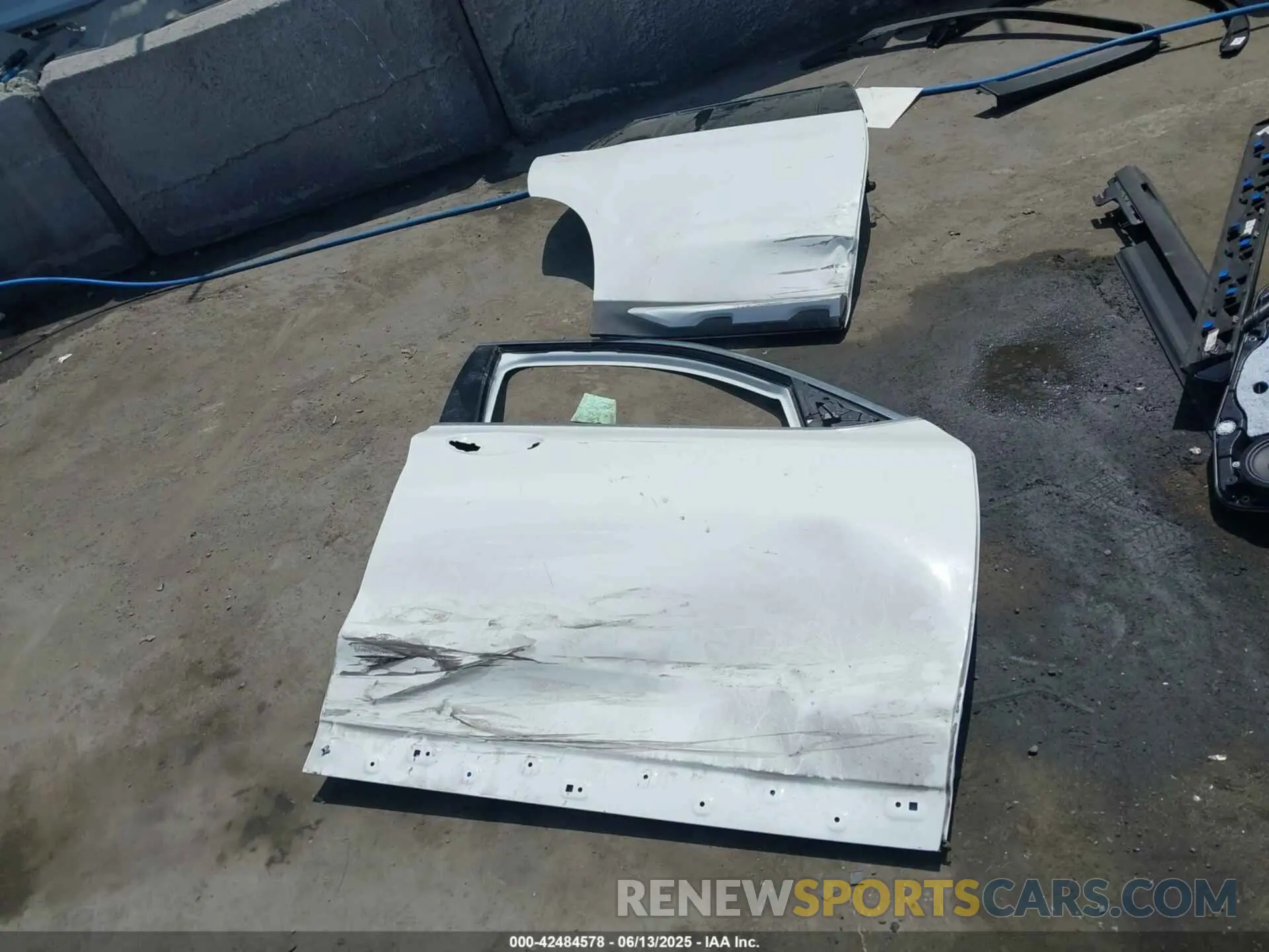 11 Photograph of a damaged car 5UX53DP07P9R97920 BMW X3 2023