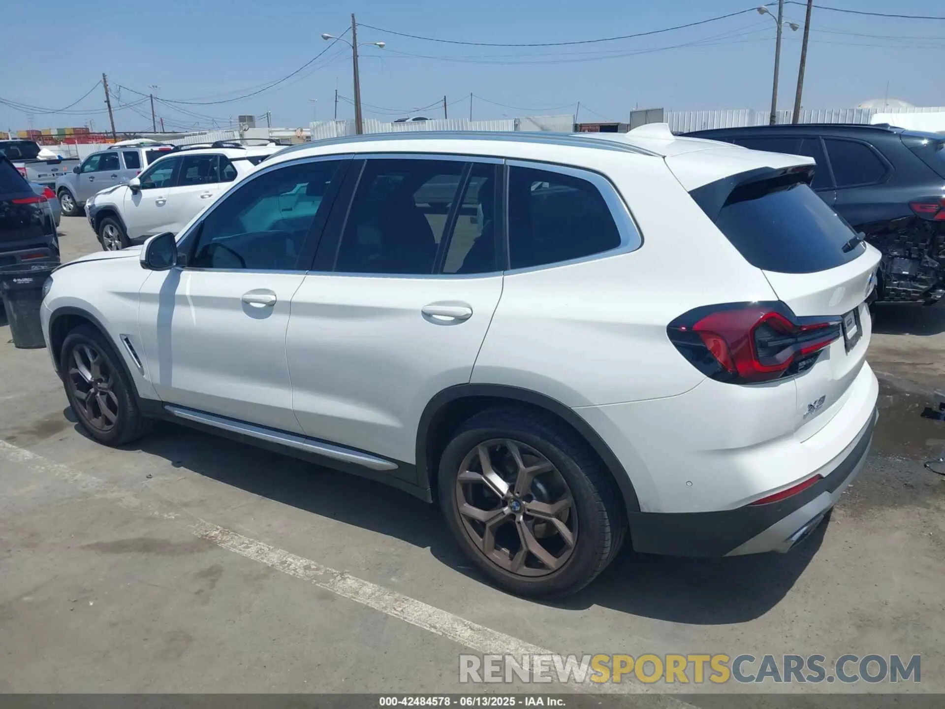 14 Photograph of a damaged car 5UX53DP07P9R97920 BMW X3 2023