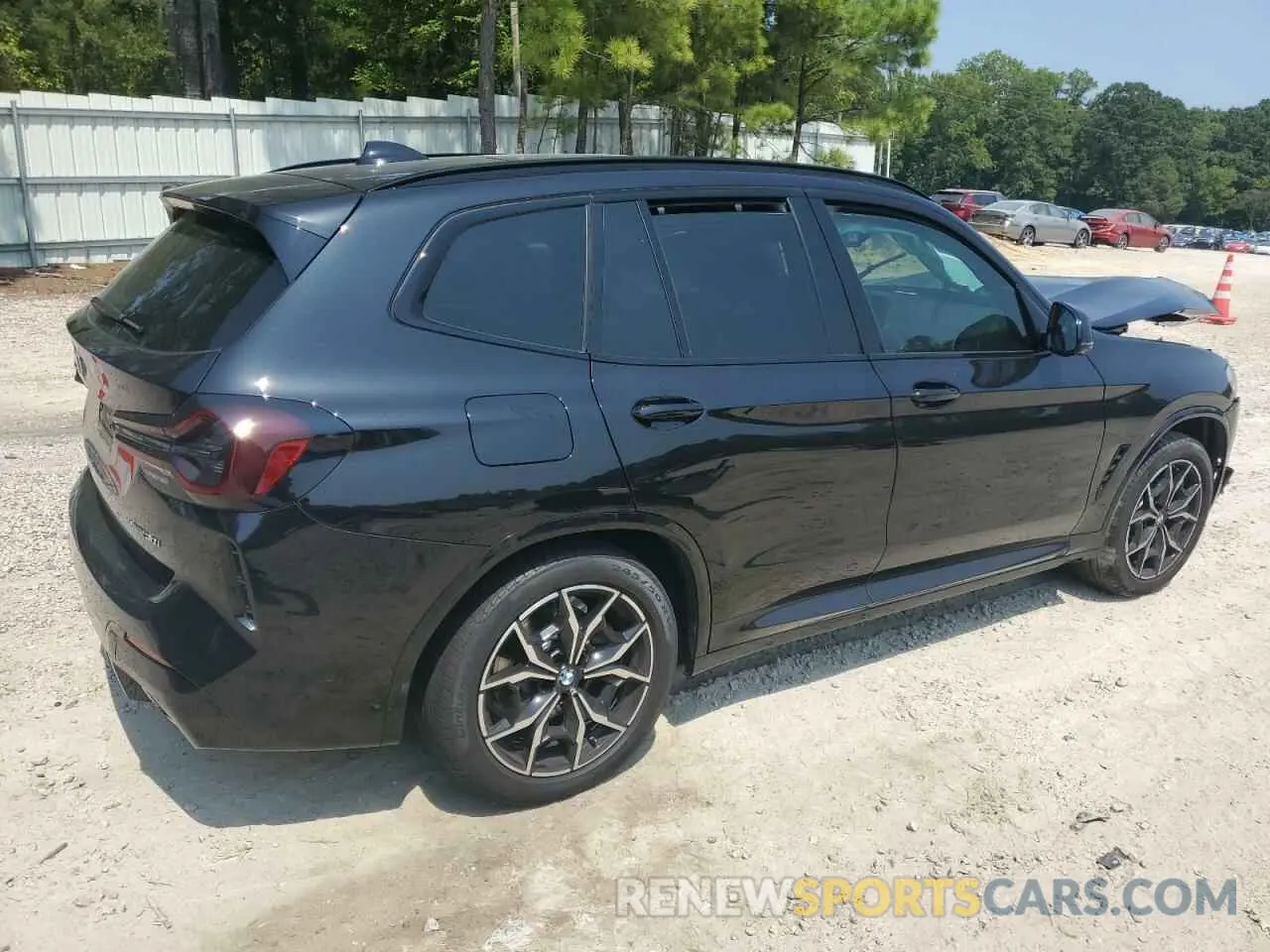 3 Photograph of a damaged car 5UX53DP08P9N60296 BMW X3 2023