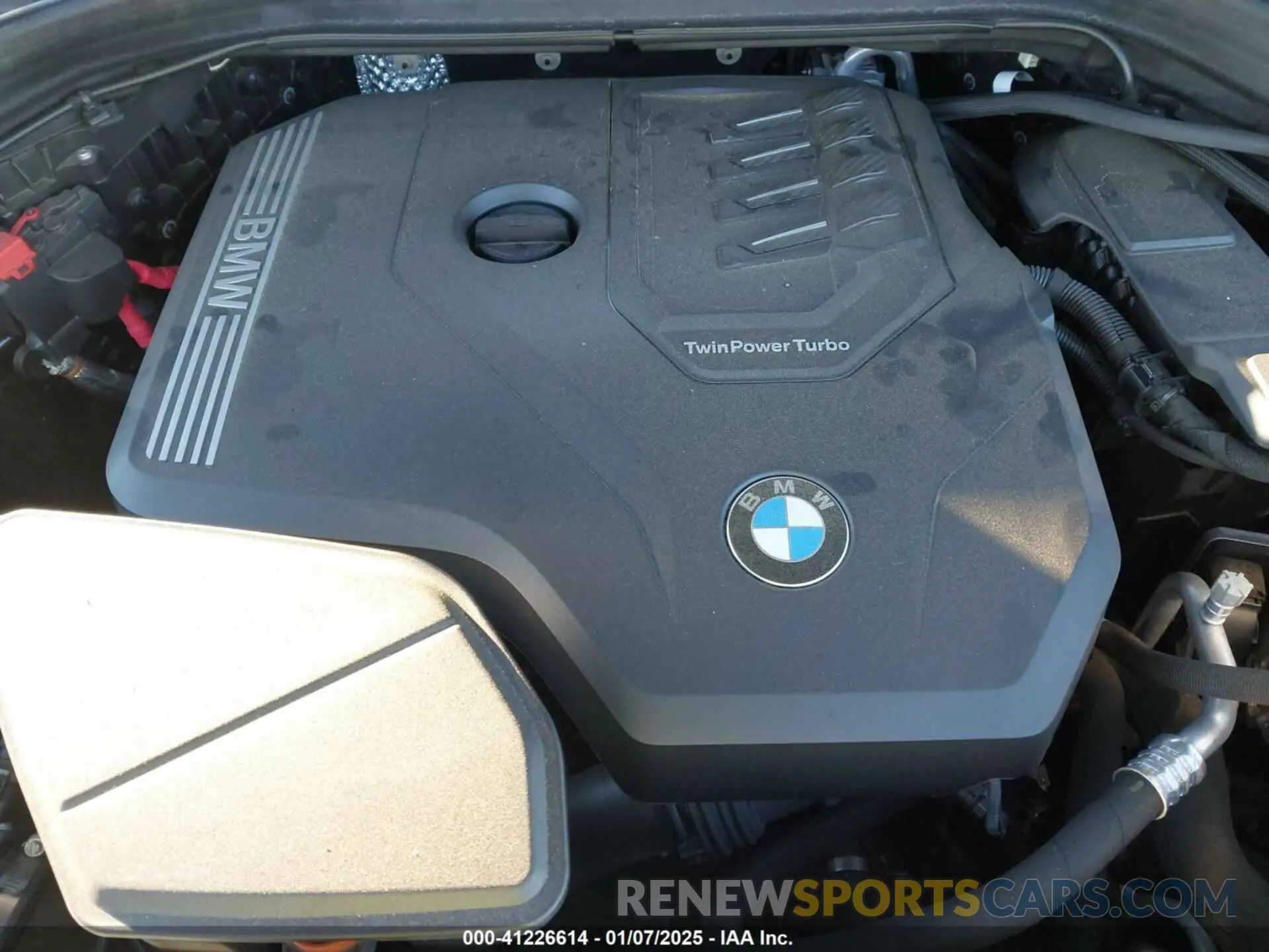 10 Photograph of a damaged car 5UX53DP08P9N89250 BMW X3 2023