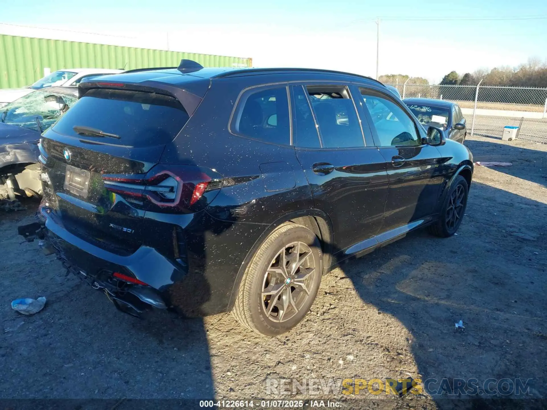 4 Photograph of a damaged car 5UX53DP08P9N89250 BMW X3 2023