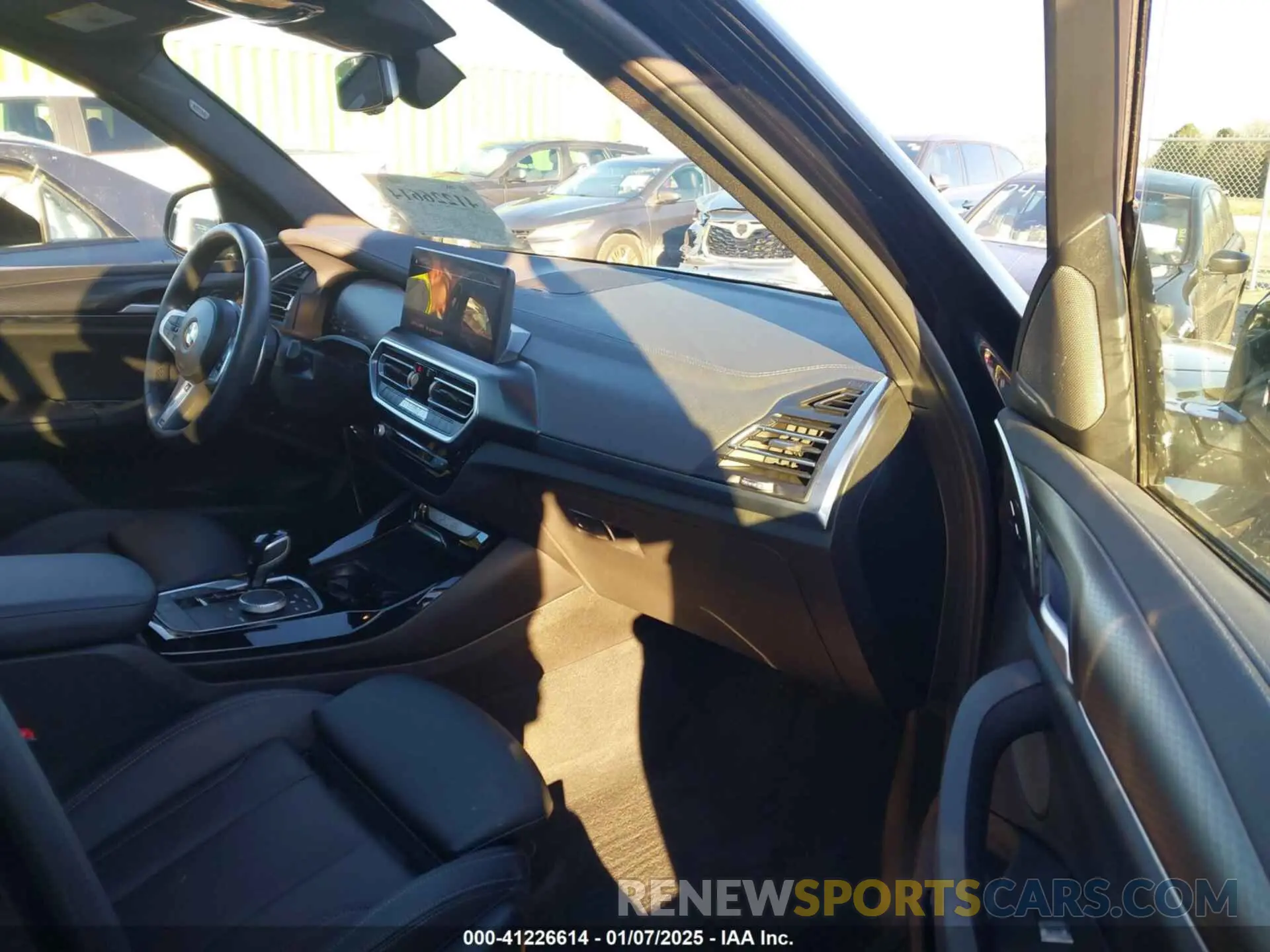 5 Photograph of a damaged car 5UX53DP08P9N89250 BMW X3 2023