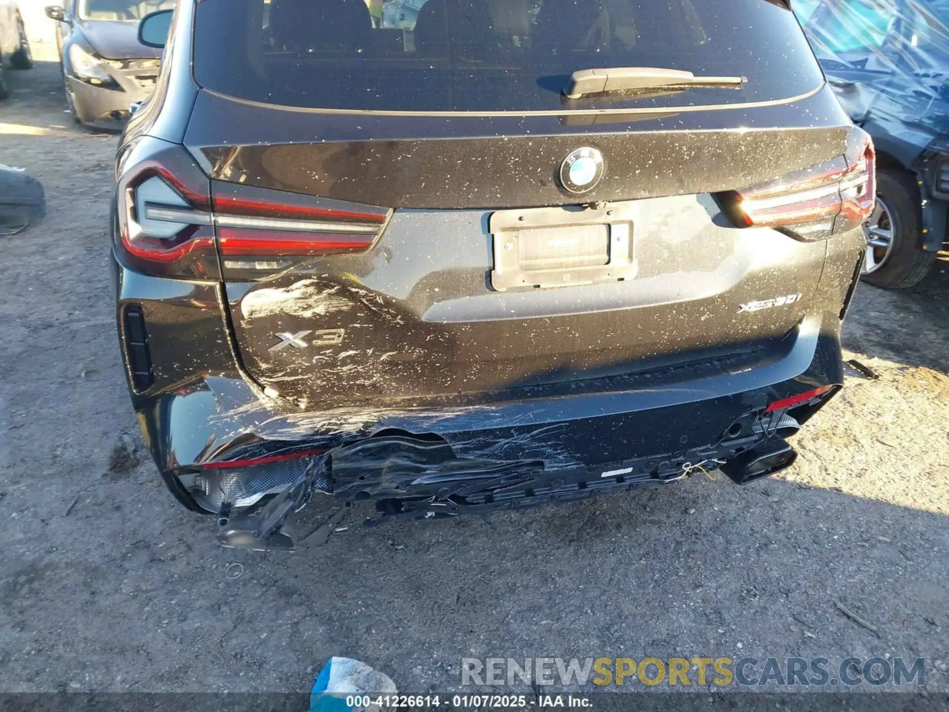 6 Photograph of a damaged car 5UX53DP08P9N89250 BMW X3 2023