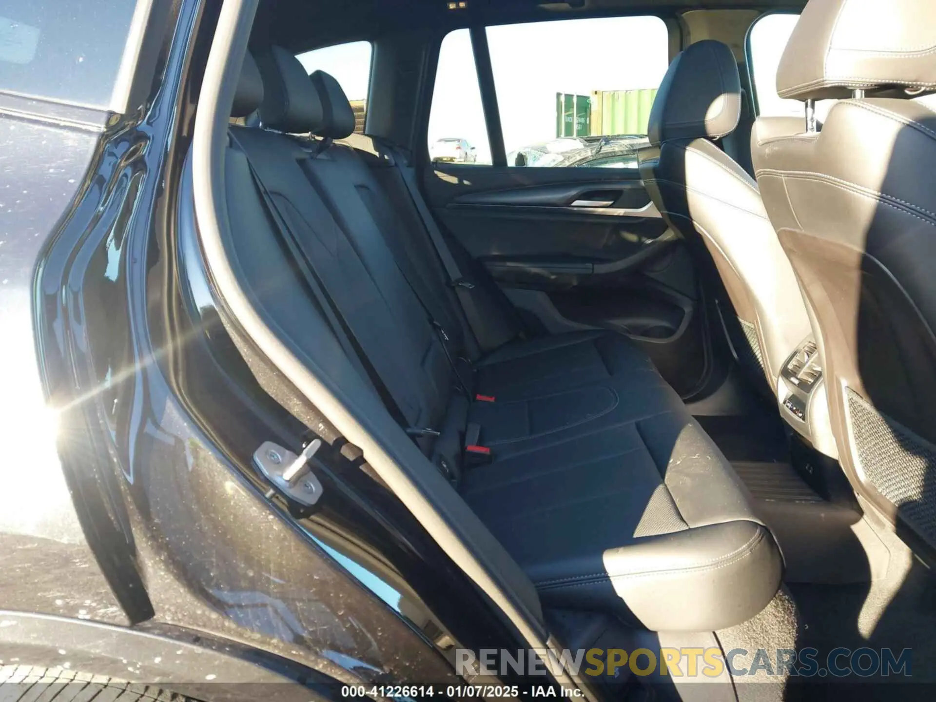 8 Photograph of a damaged car 5UX53DP08P9N89250 BMW X3 2023