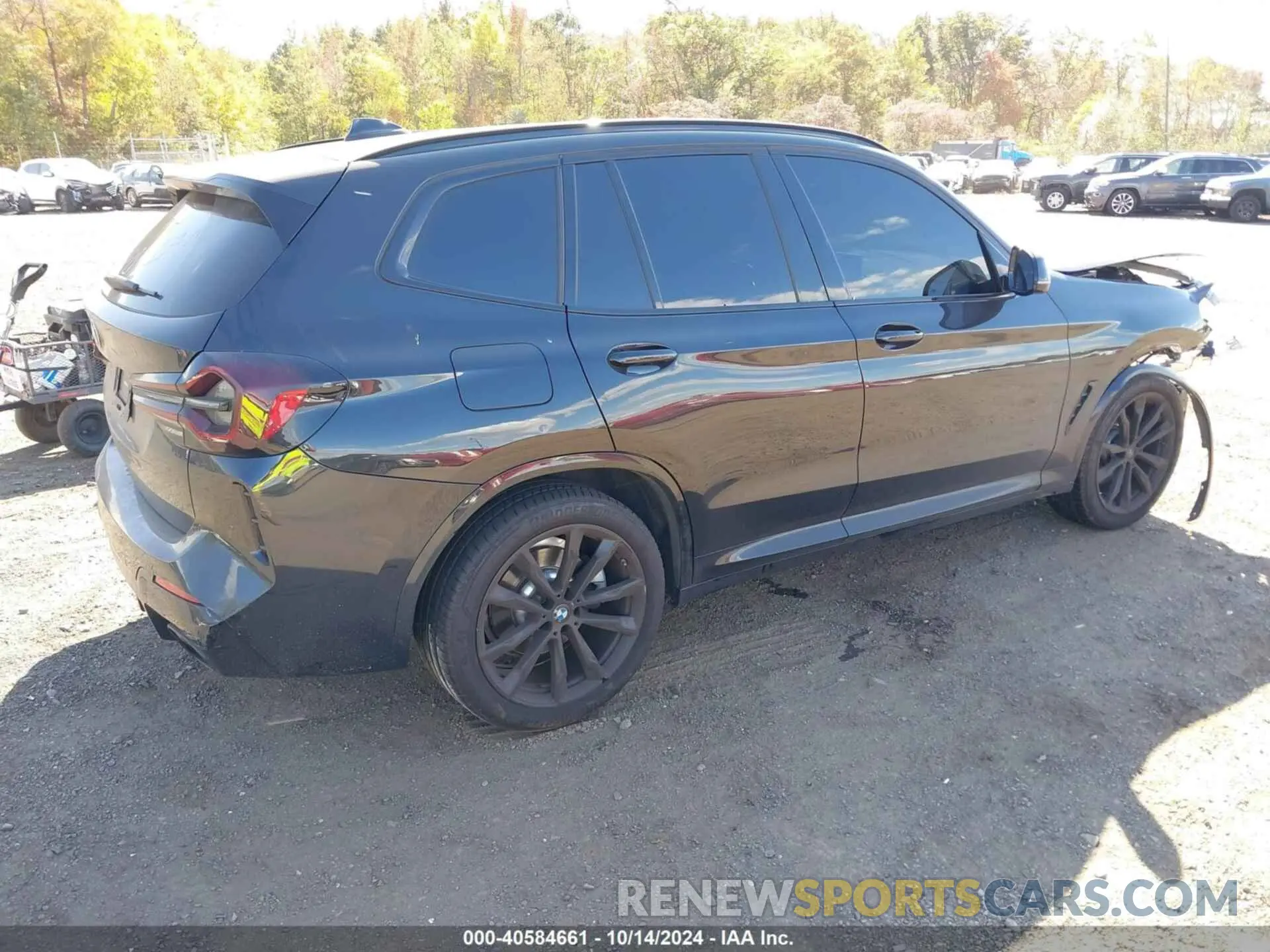 4 Photograph of a damaged car 5UX53DP08P9S71872 BMW X3 2023