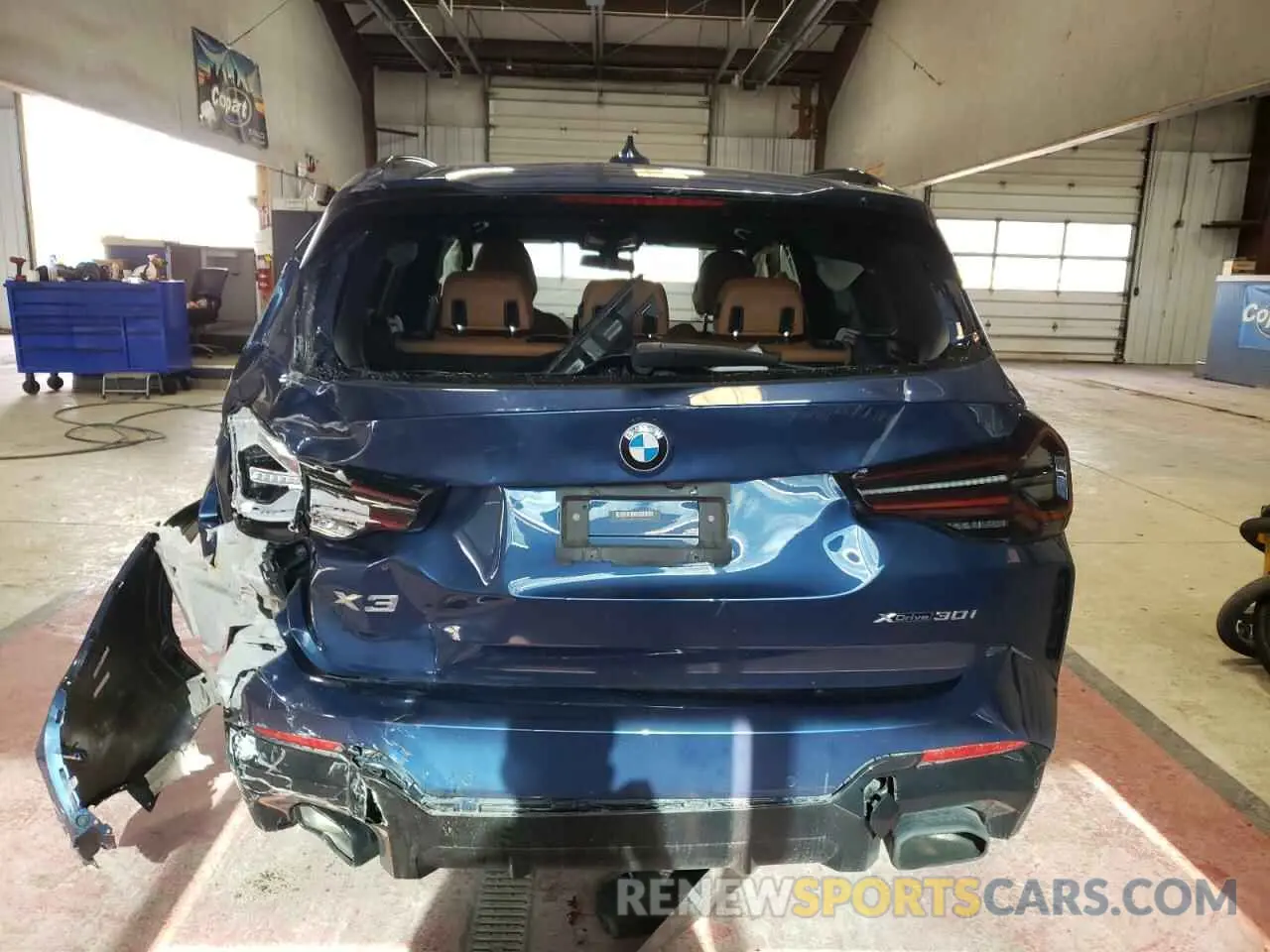 6 Photograph of a damaged car 5UX53DP09P9P76349 BMW X3 2023
