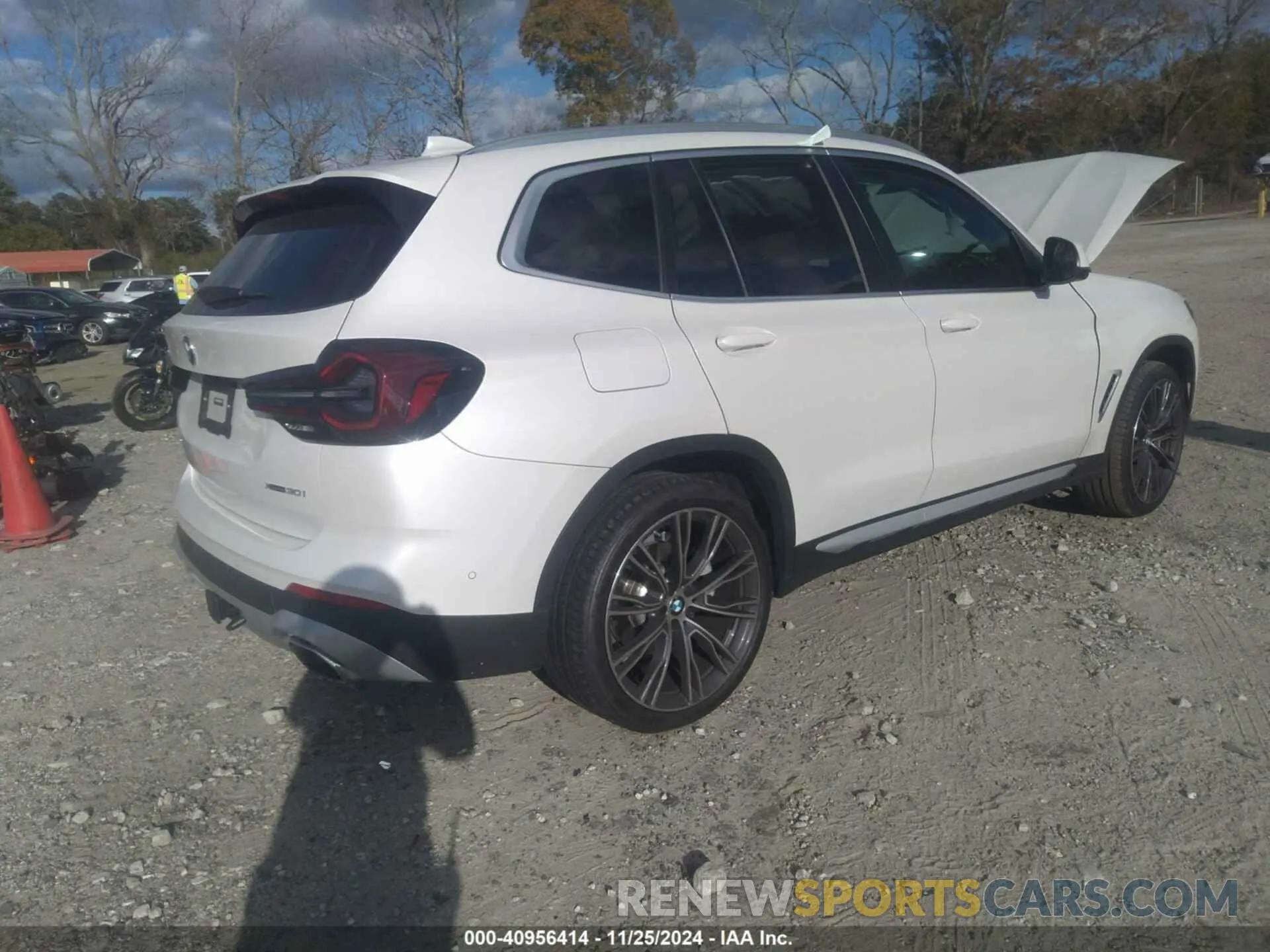 4 Photograph of a damaged car 5UX53DP09P9S98000 BMW X3 2023