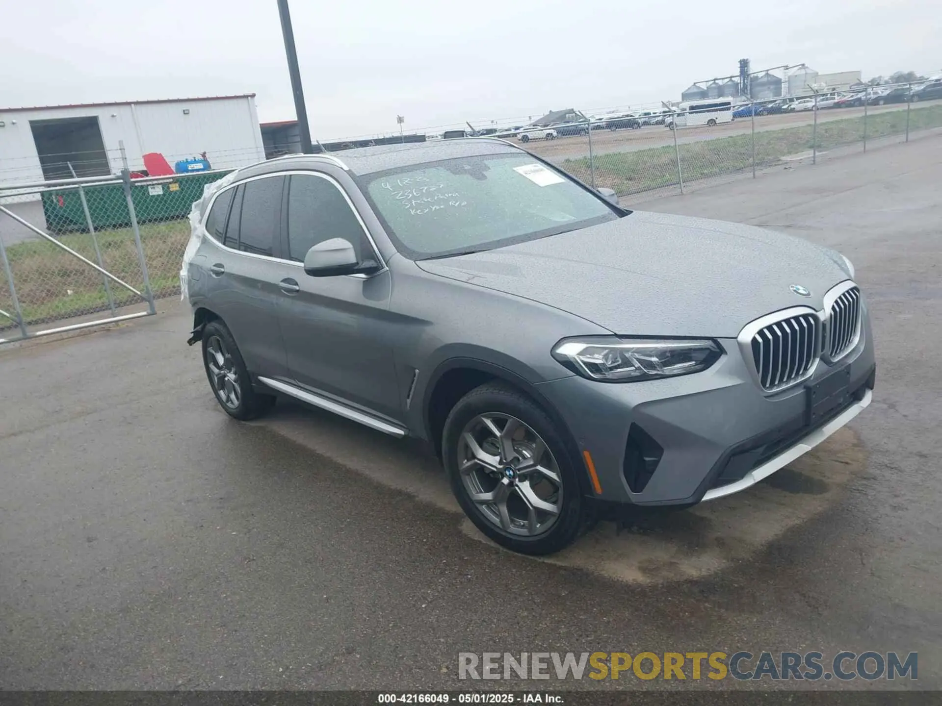 1 Photograph of a damaged car 5UX53DP0XP9R19180 BMW X3 2023