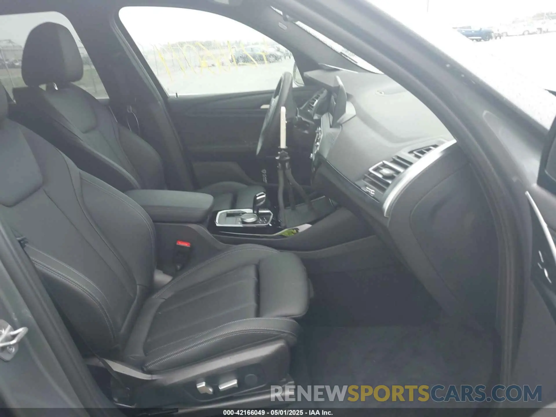 5 Photograph of a damaged car 5UX53DP0XP9R19180 BMW X3 2023