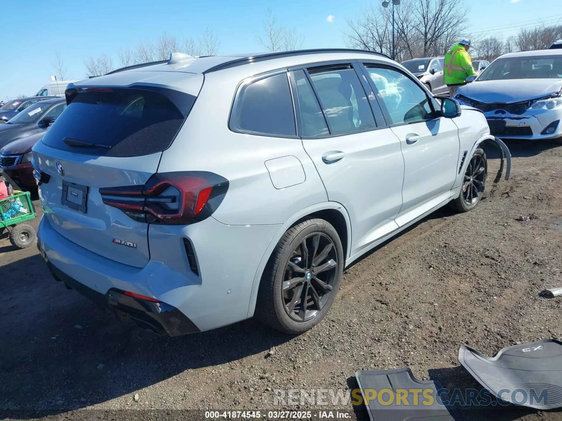 4 Photograph of a damaged car 5UX83DP00P9S73435 BMW X3 2023
