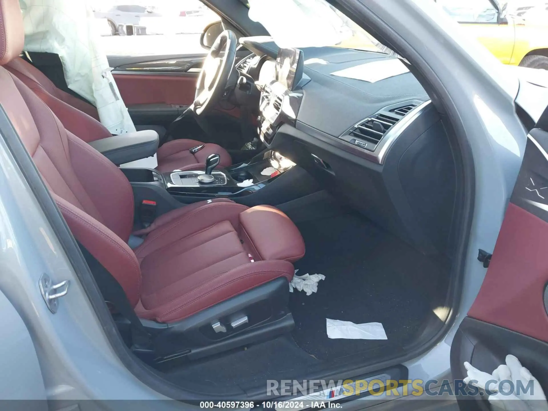 5 Photograph of a damaged car 5UX83DP00P9T15862 BMW X3 2023