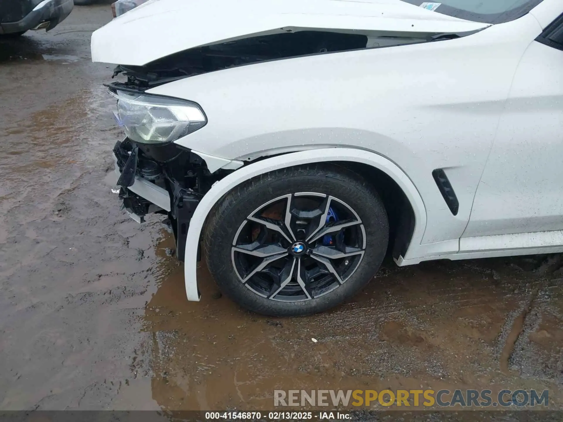 17 Photograph of a damaged car 5UX83DP07P9S24703 BMW X3 2023