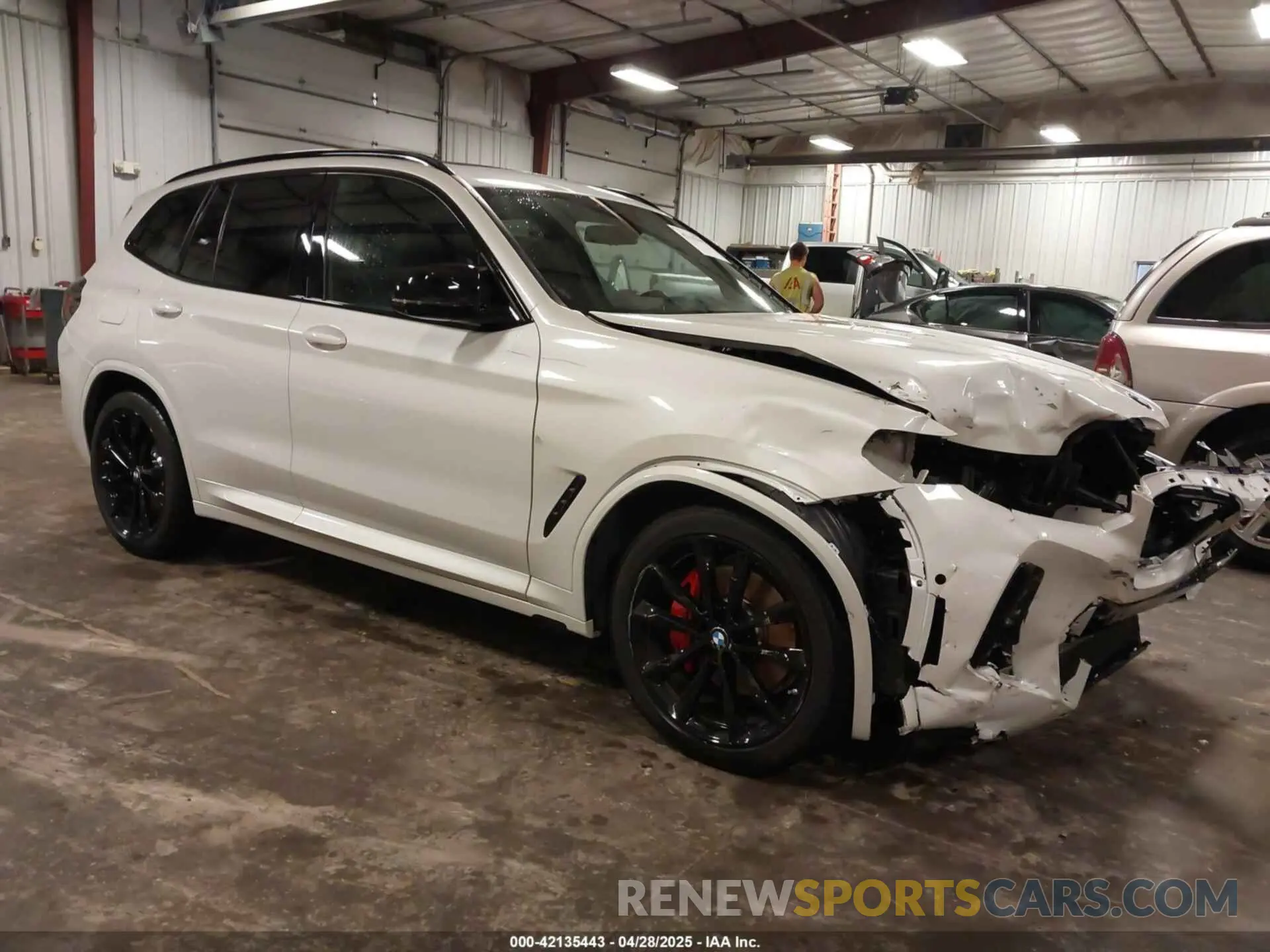 1 Photograph of a damaged car 5UX83DP0XP9T33821 BMW X3 2023